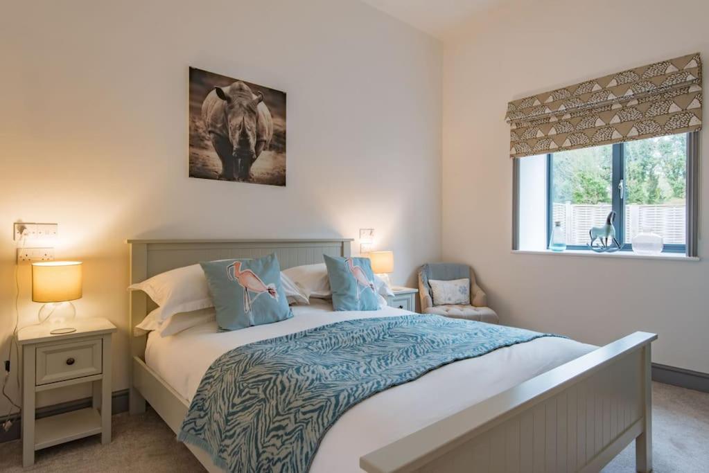 Six-Bedroom House photo 1