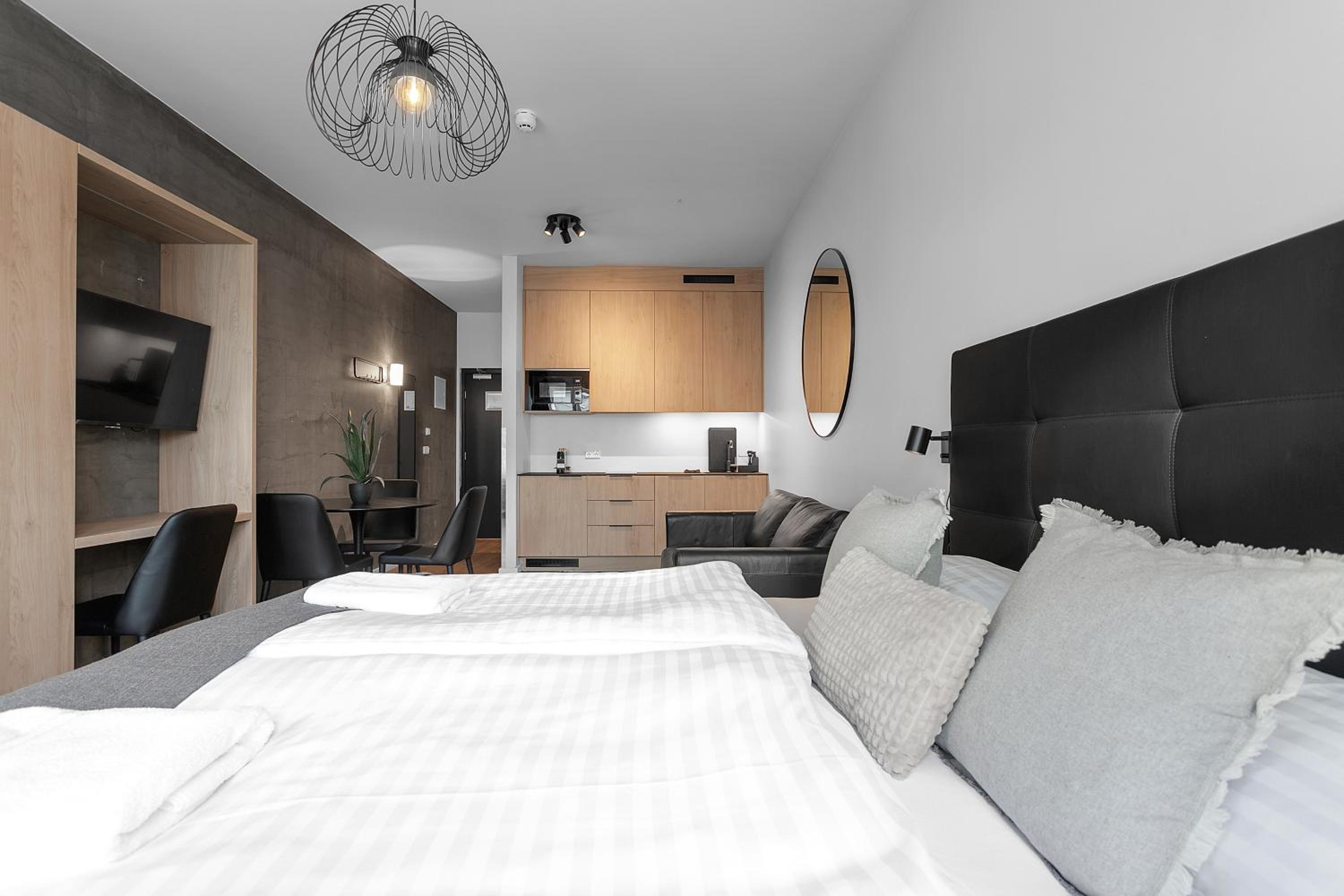 King Studio with Sofa Bed - Photo 5