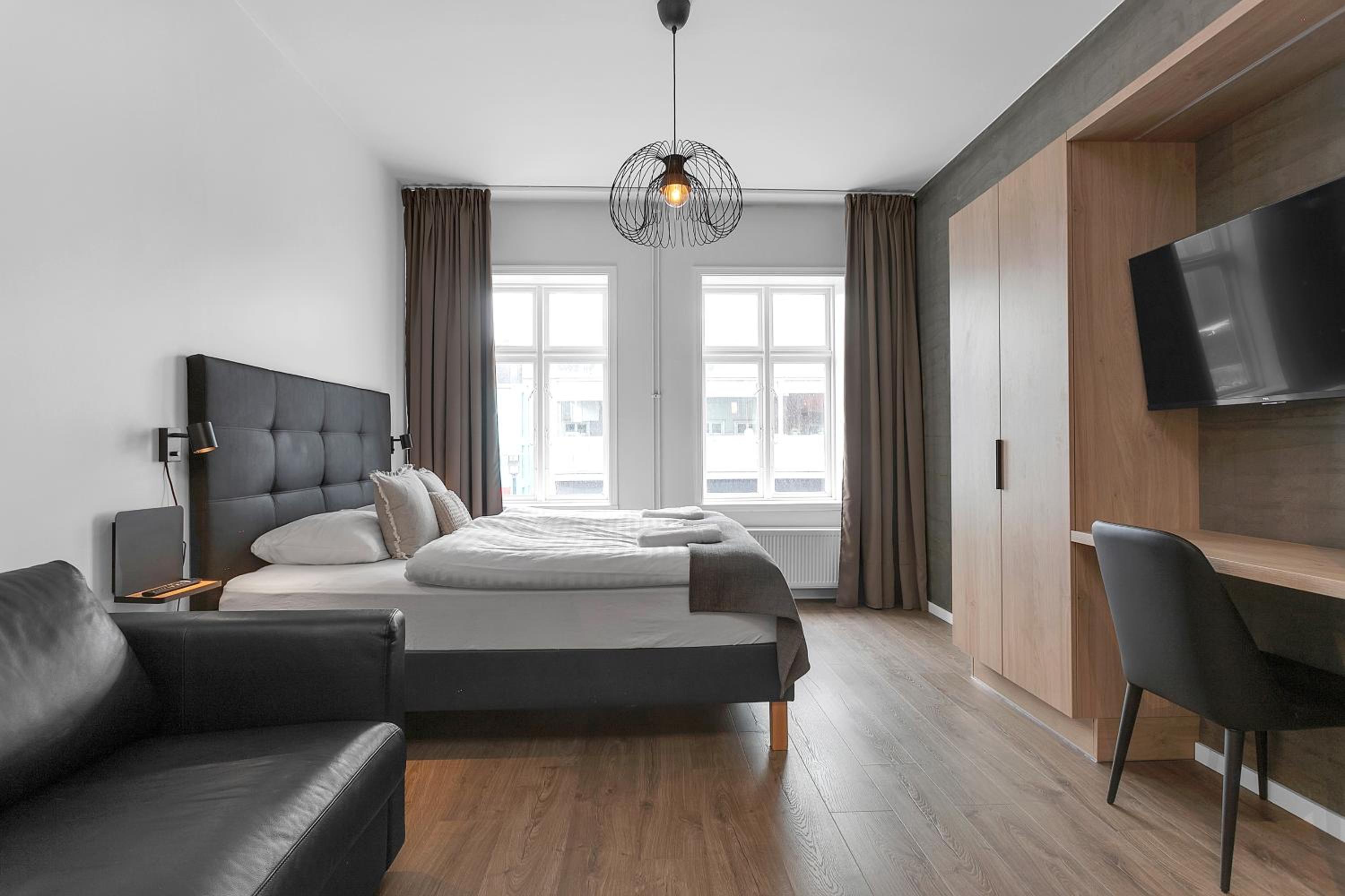 King Studio with Sofa Bed - Photo 8