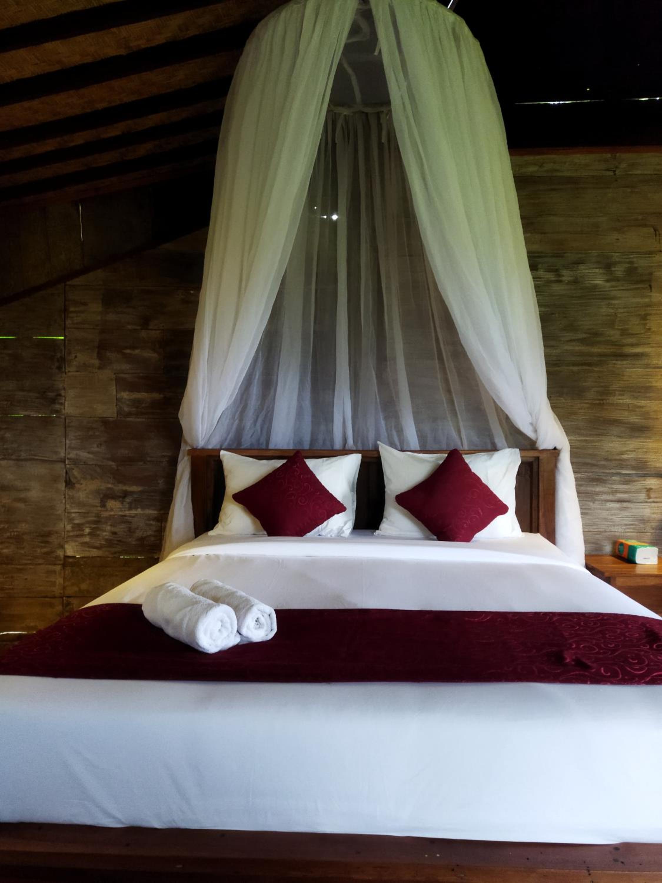 King Room with Balcony - Photo 35