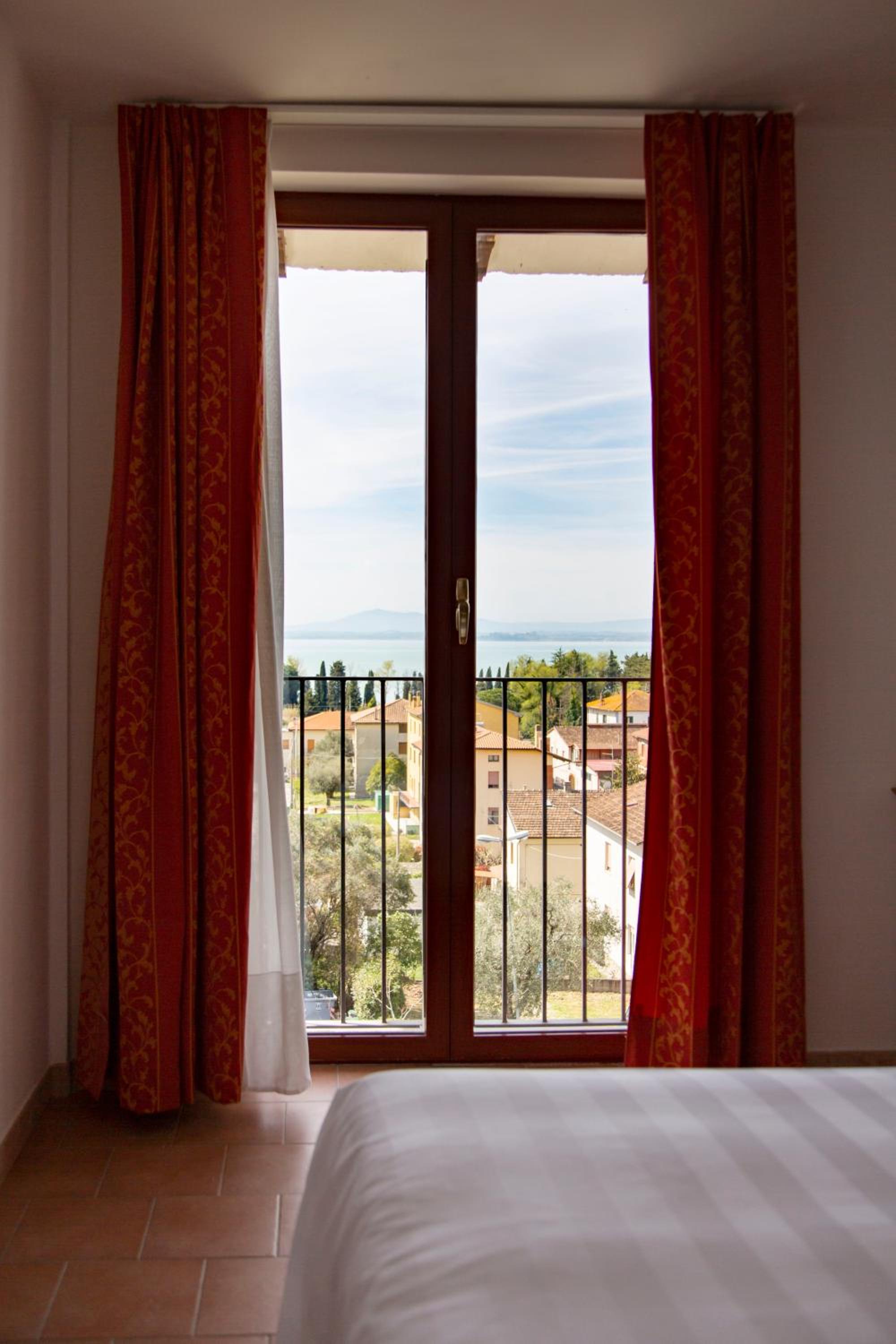 Double or Twin Room with Lake View photo 3