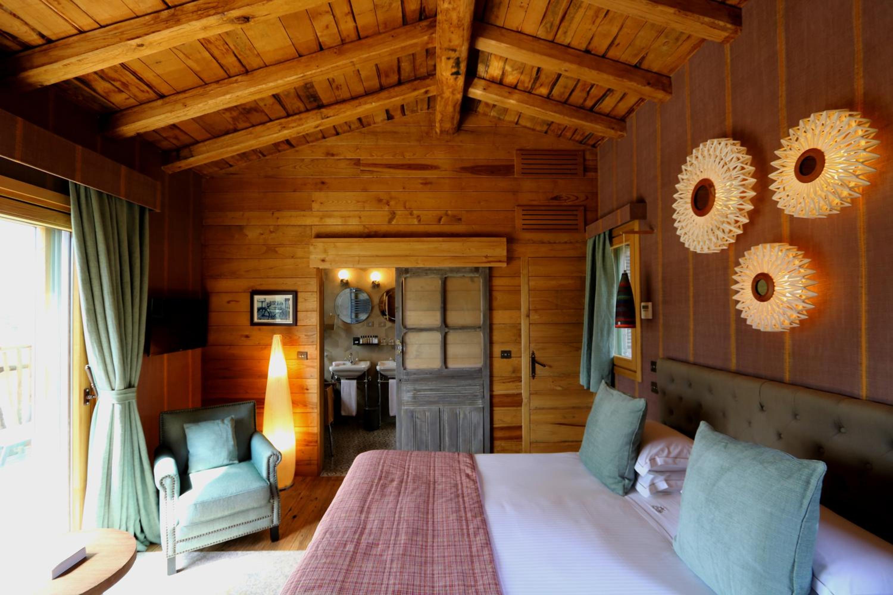 TREE  HOUSE - Photo 1