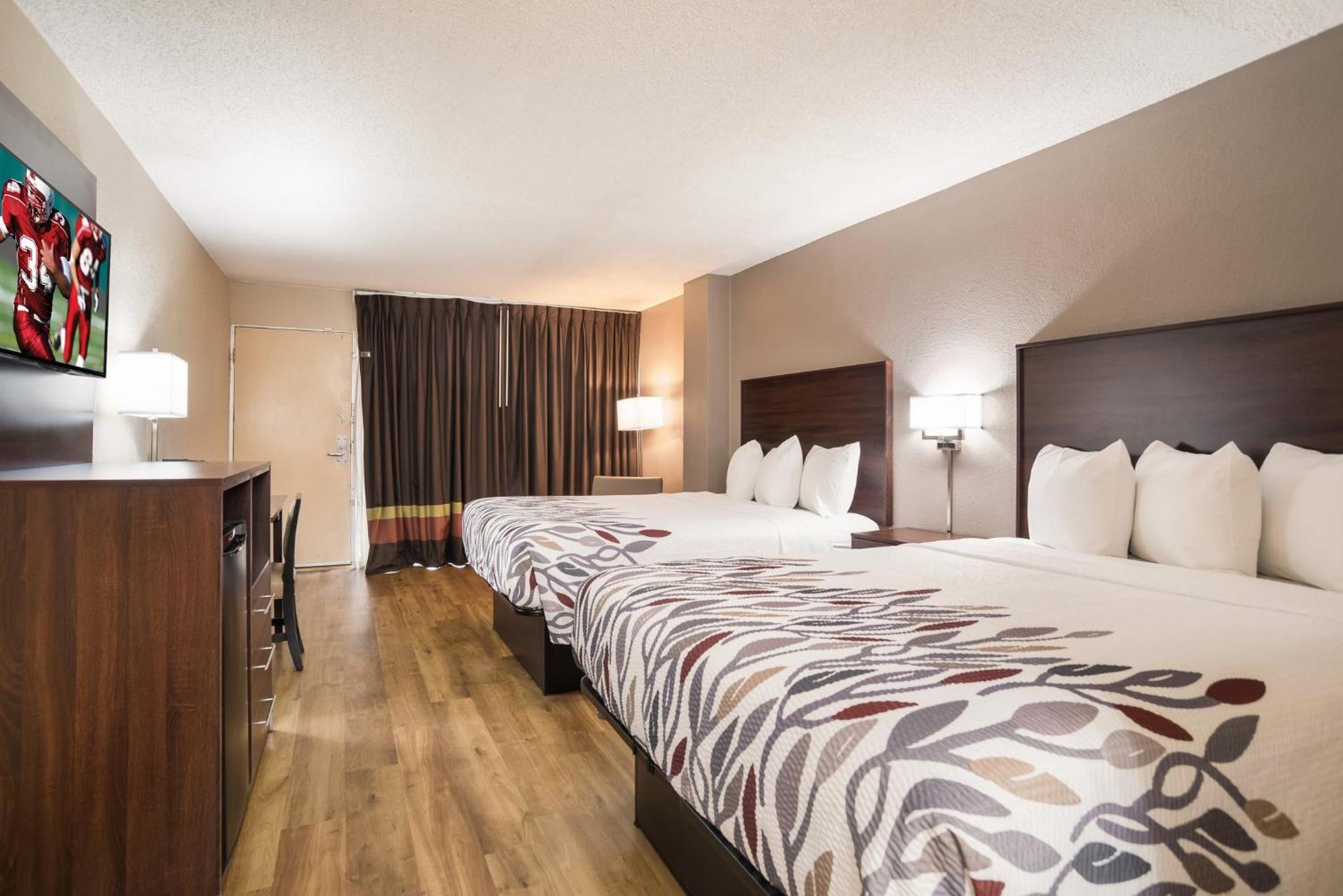 Deluxe Room with Two Queen Beds Non-Smoking - Photo 4