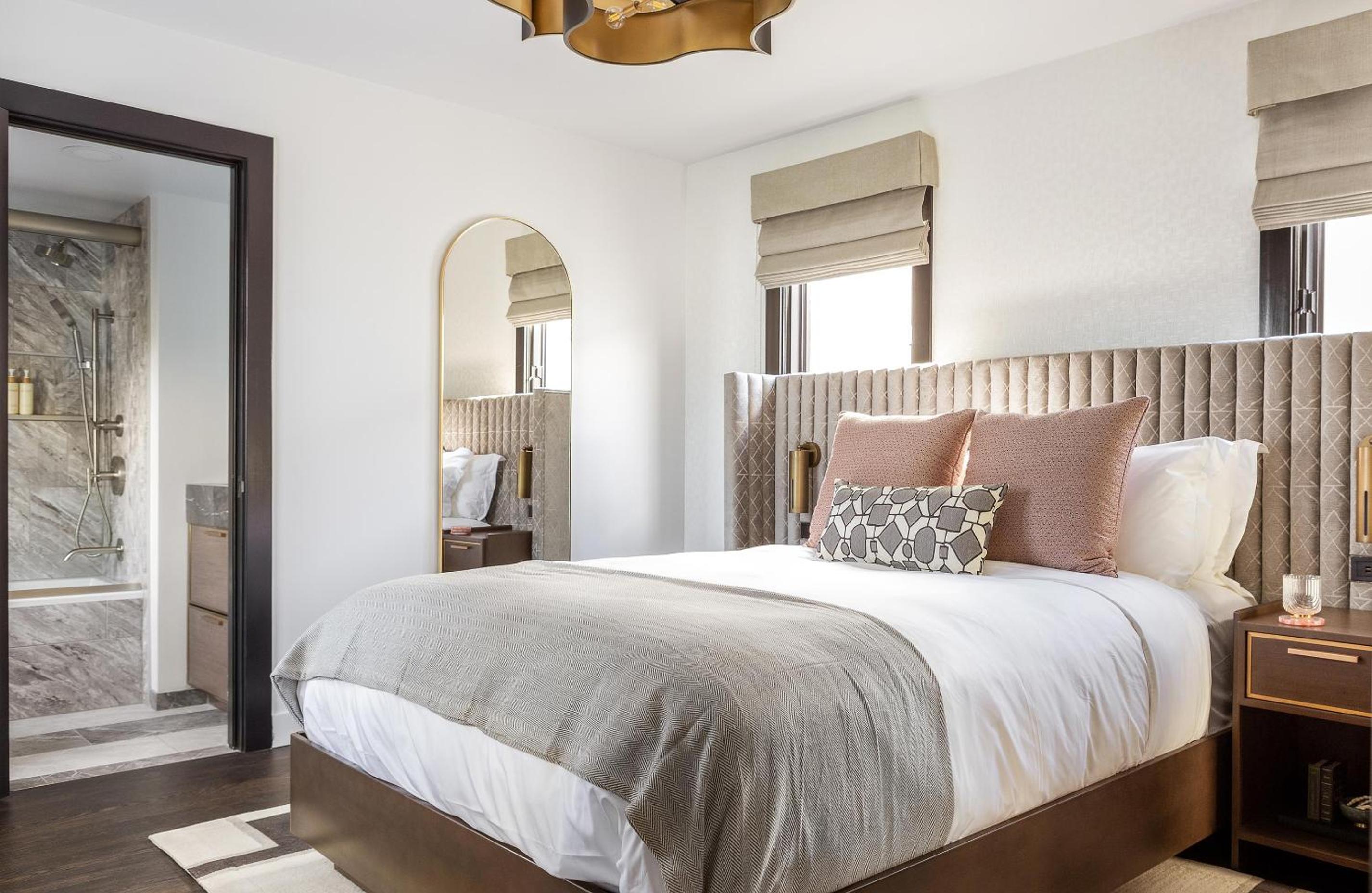 Quadruple Room with Balcony - Photo 7