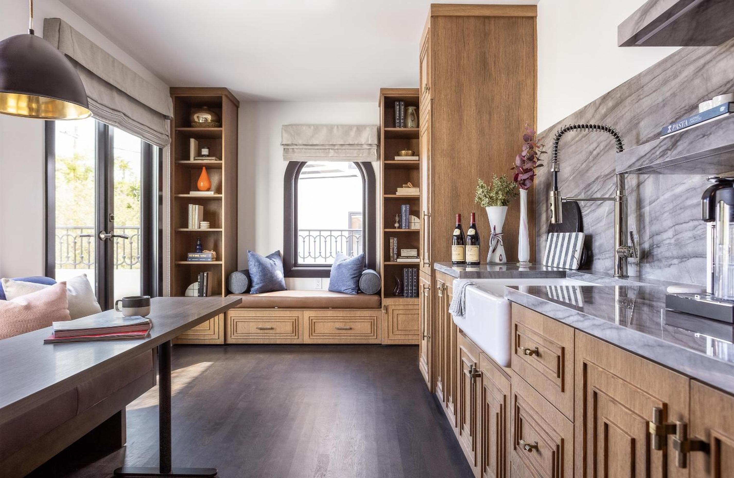 Quadruple Room with Balcony - Photo 2