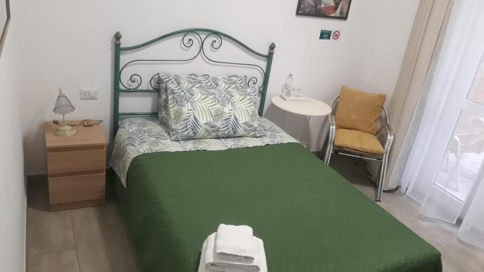 Single Room with Private Bathroom photo 3