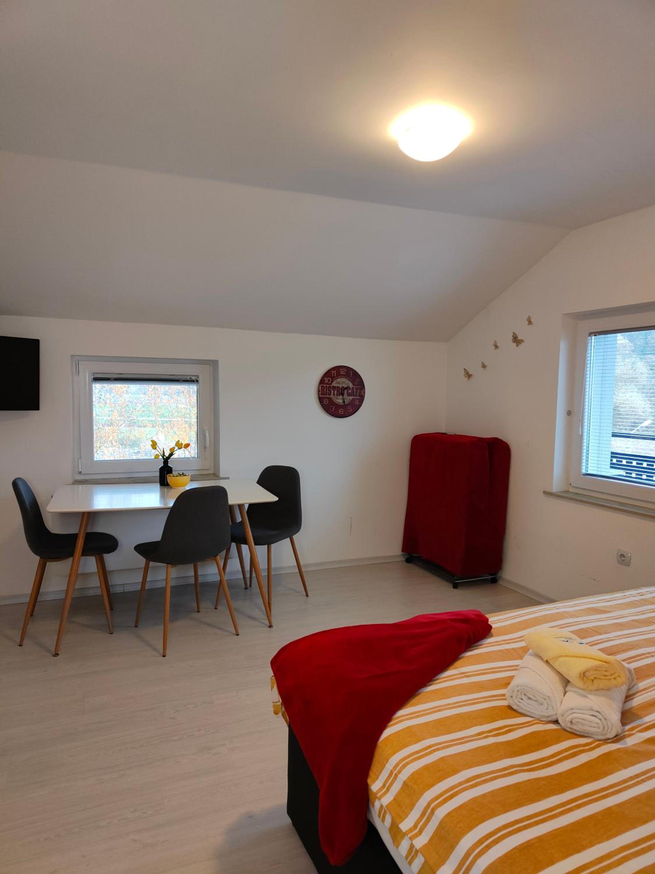 Standard Double or Twin Room - Photo 6