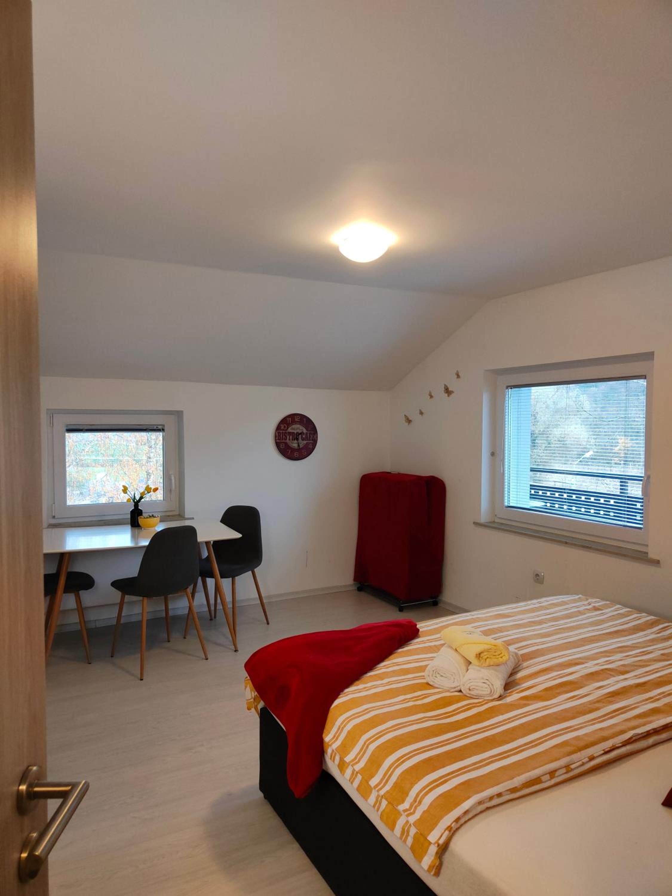 Standard Double or Twin Room - Photo 5