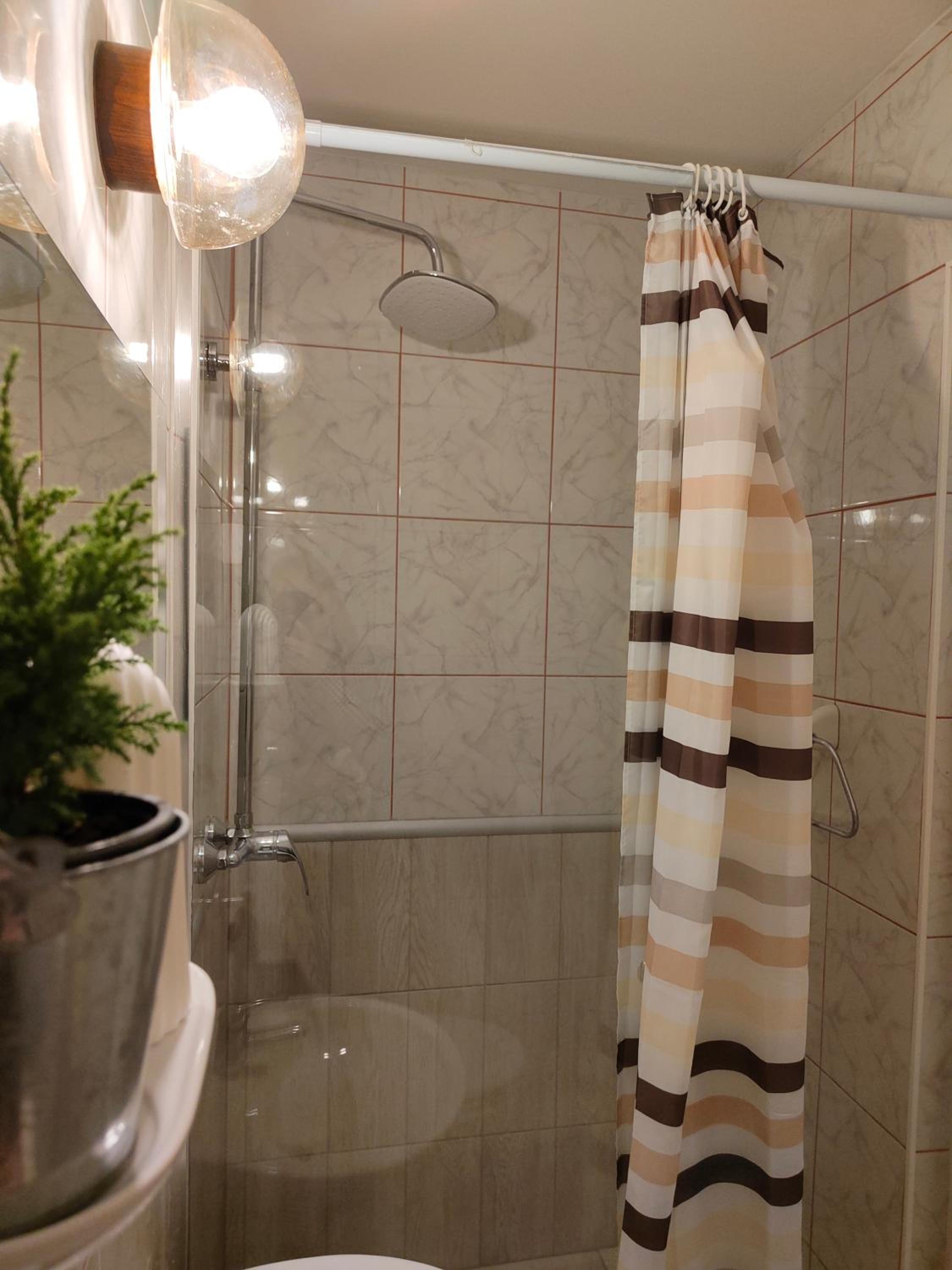 Standard Double or Twin Room - Photo 8