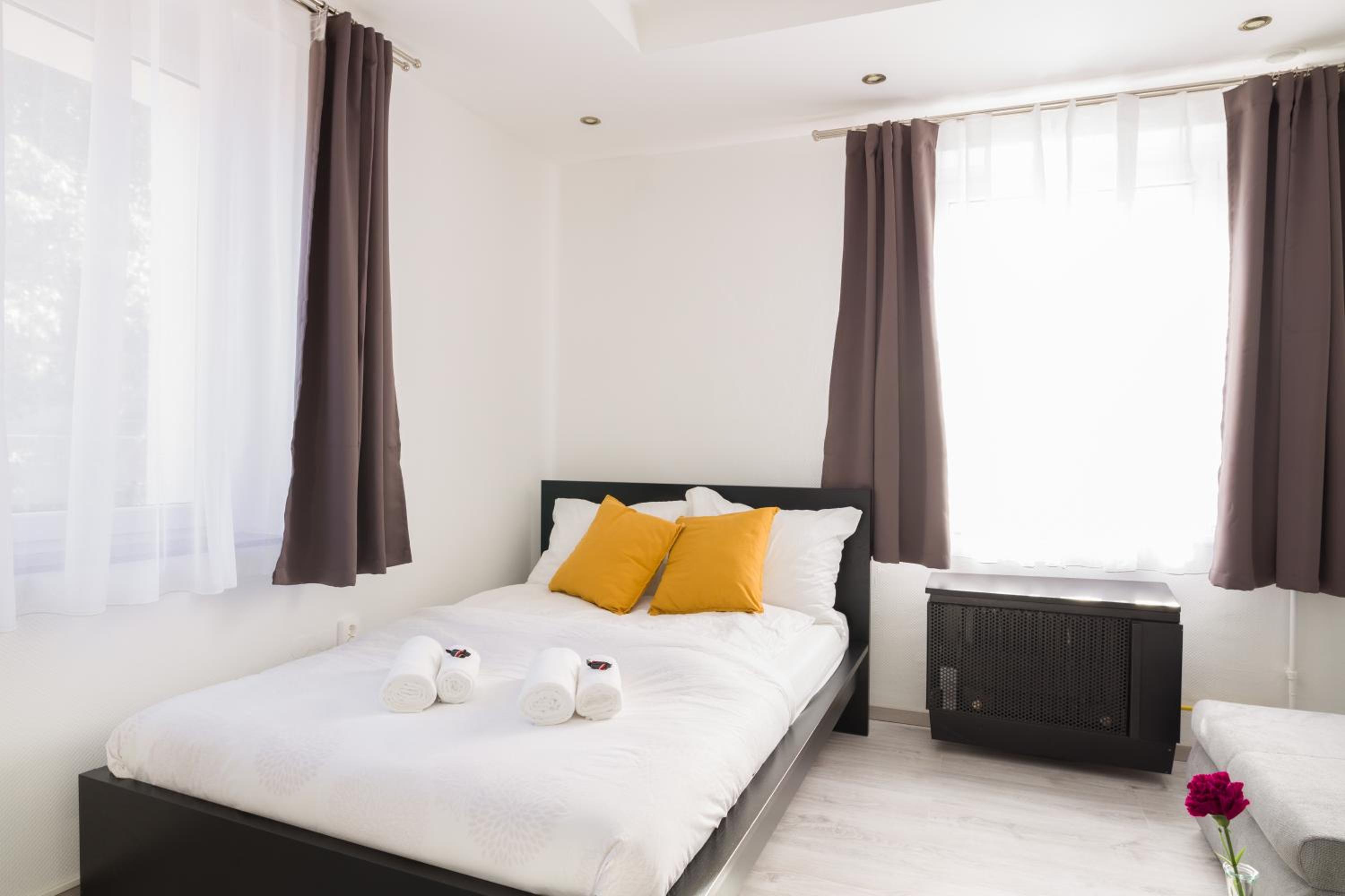 One-Bedroom Apartment - Photo 9