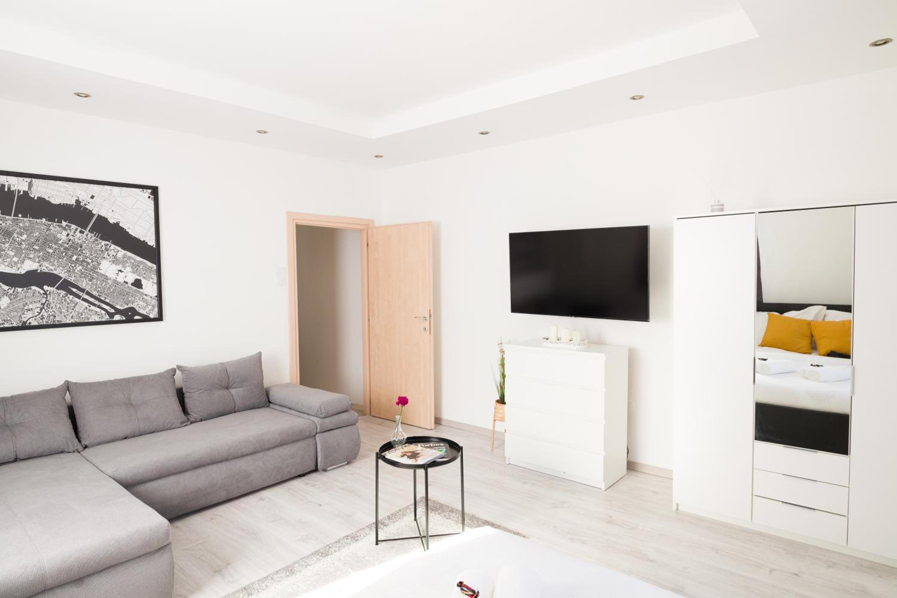 One-Bedroom Apartment - Photo 12