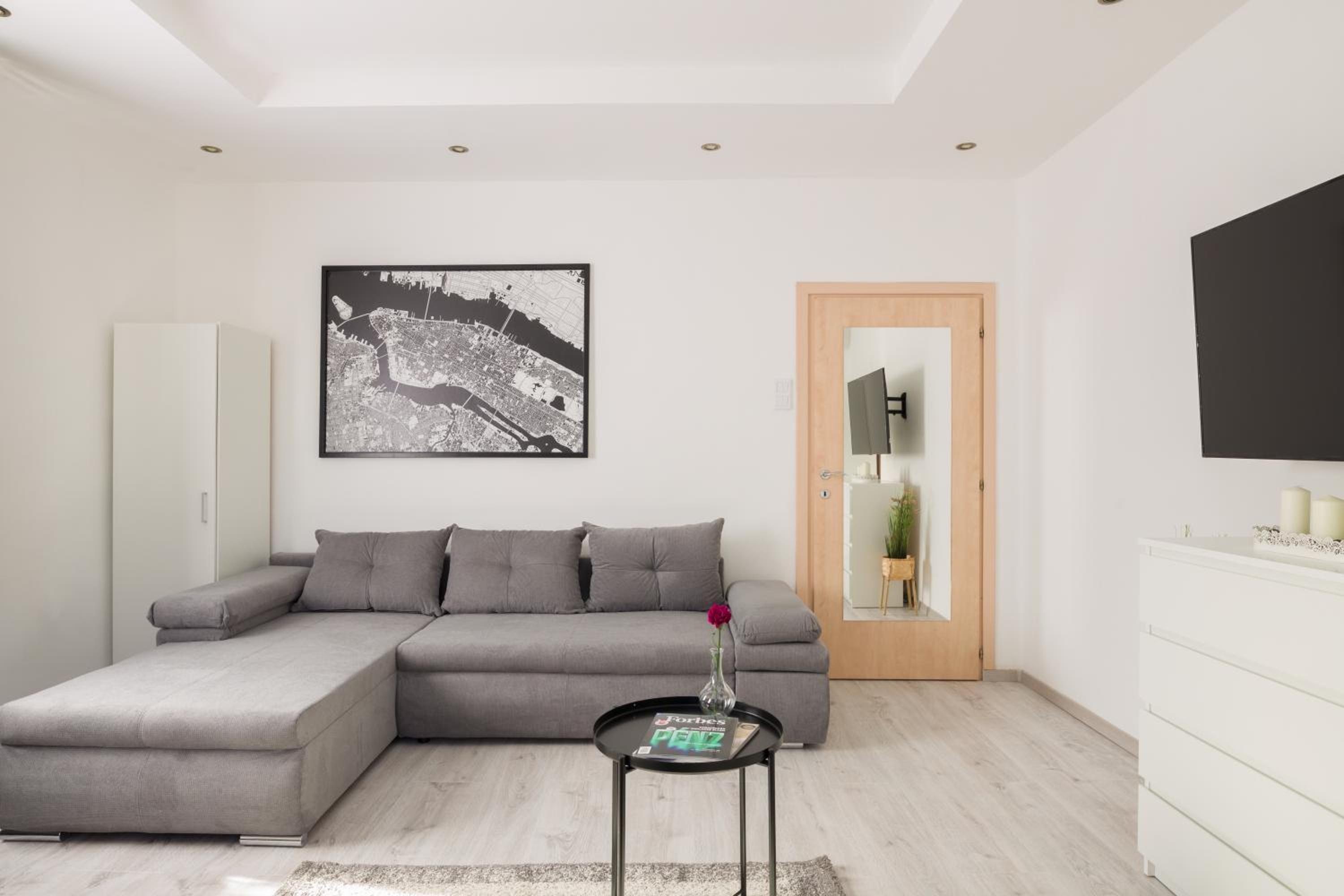 One-Bedroom Apartment - Photo 19