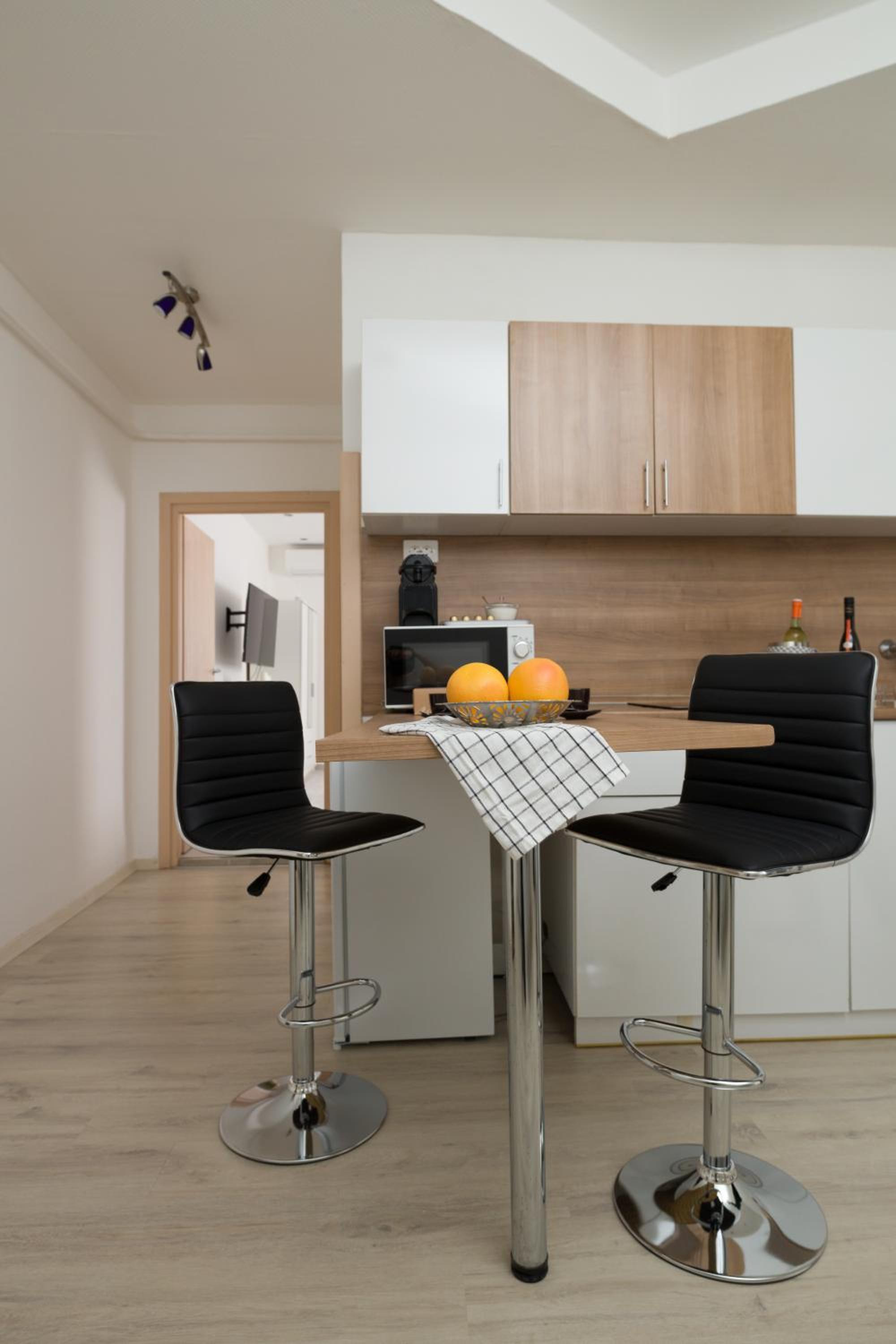 One-Bedroom Apartment - Photo 8