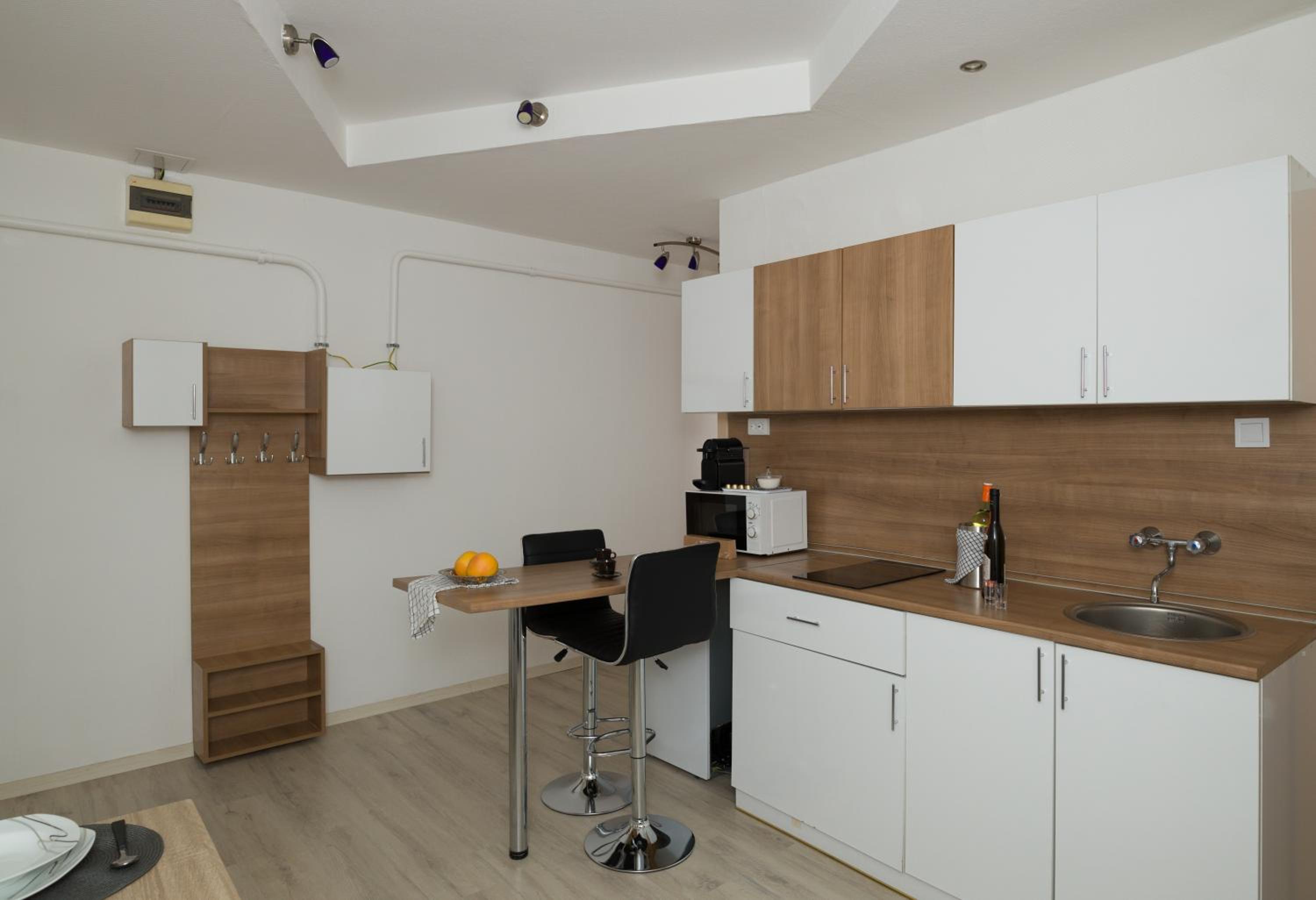 One-Bedroom Apartment - Photo 11