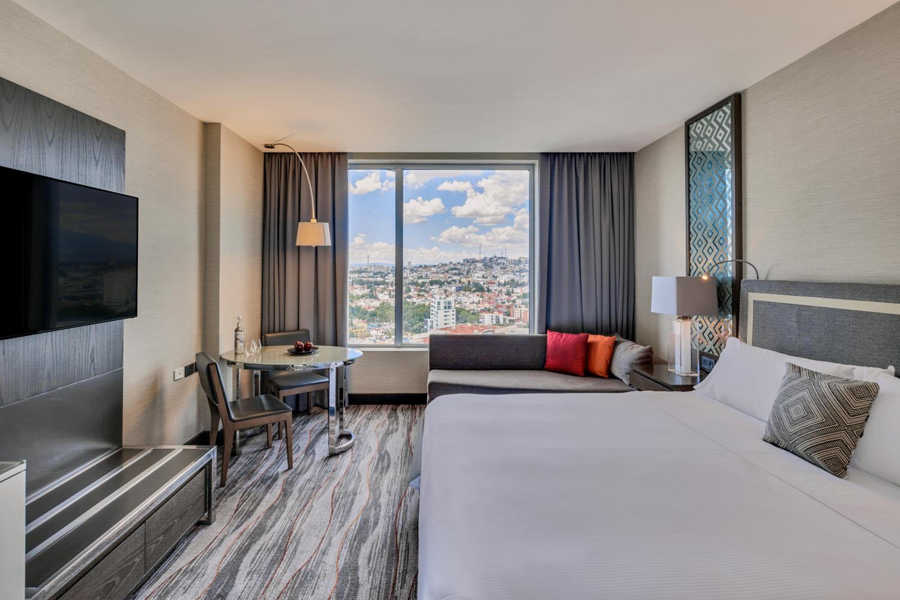 Deluxe King Room photo 1