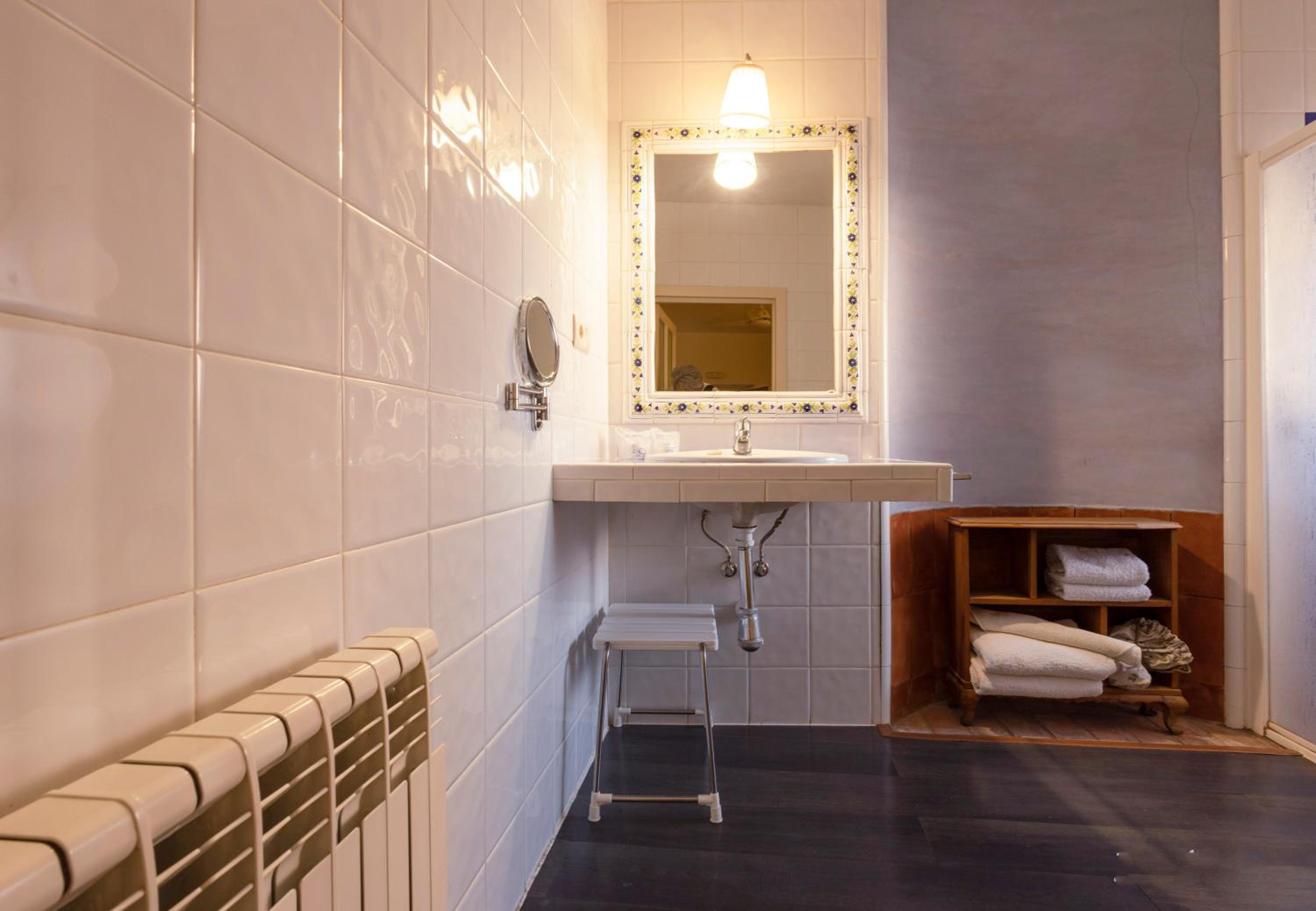 Standard Double Room - Photo 7