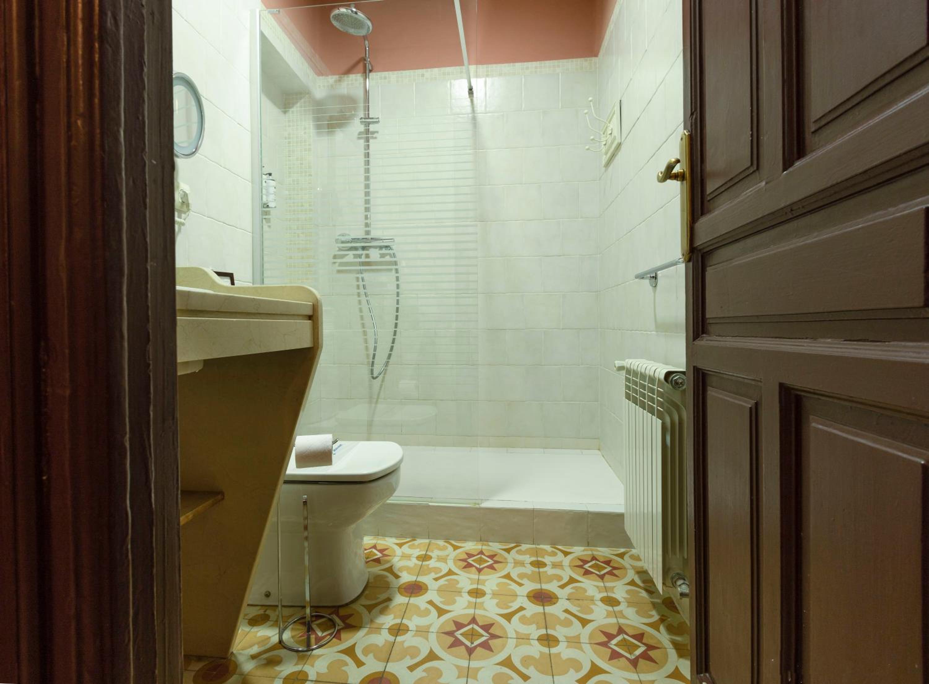 Quadruple Room - Photo 3