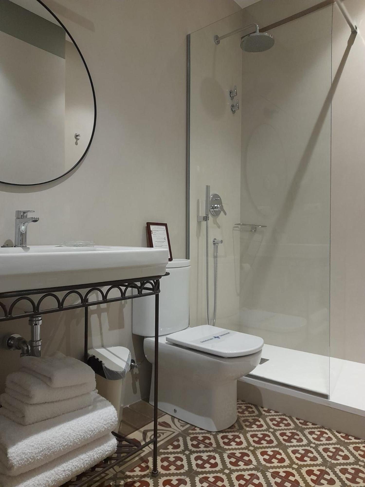 Quadruple Room - Photo 13