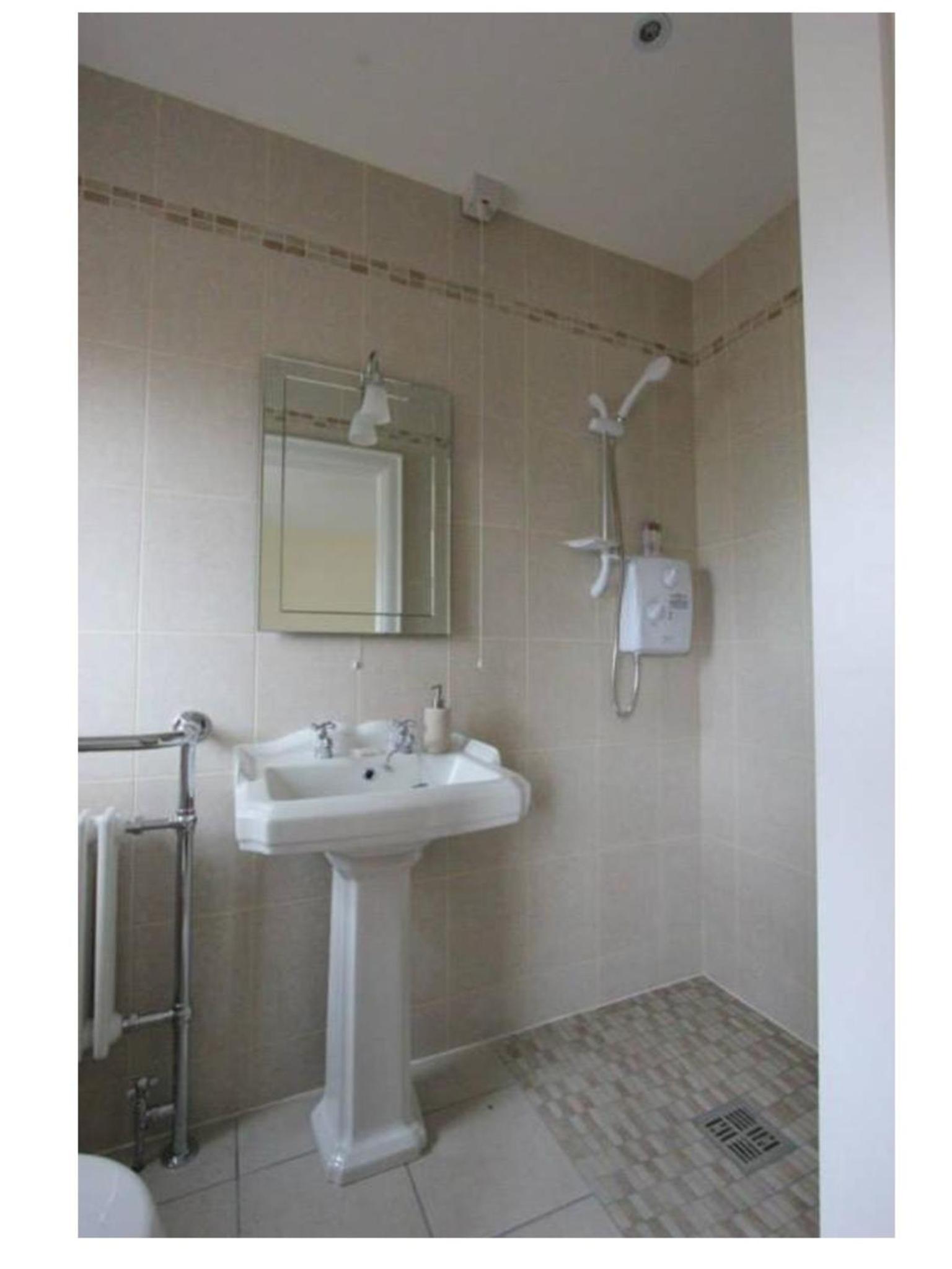 Two-Bedroom House - Photo 10
