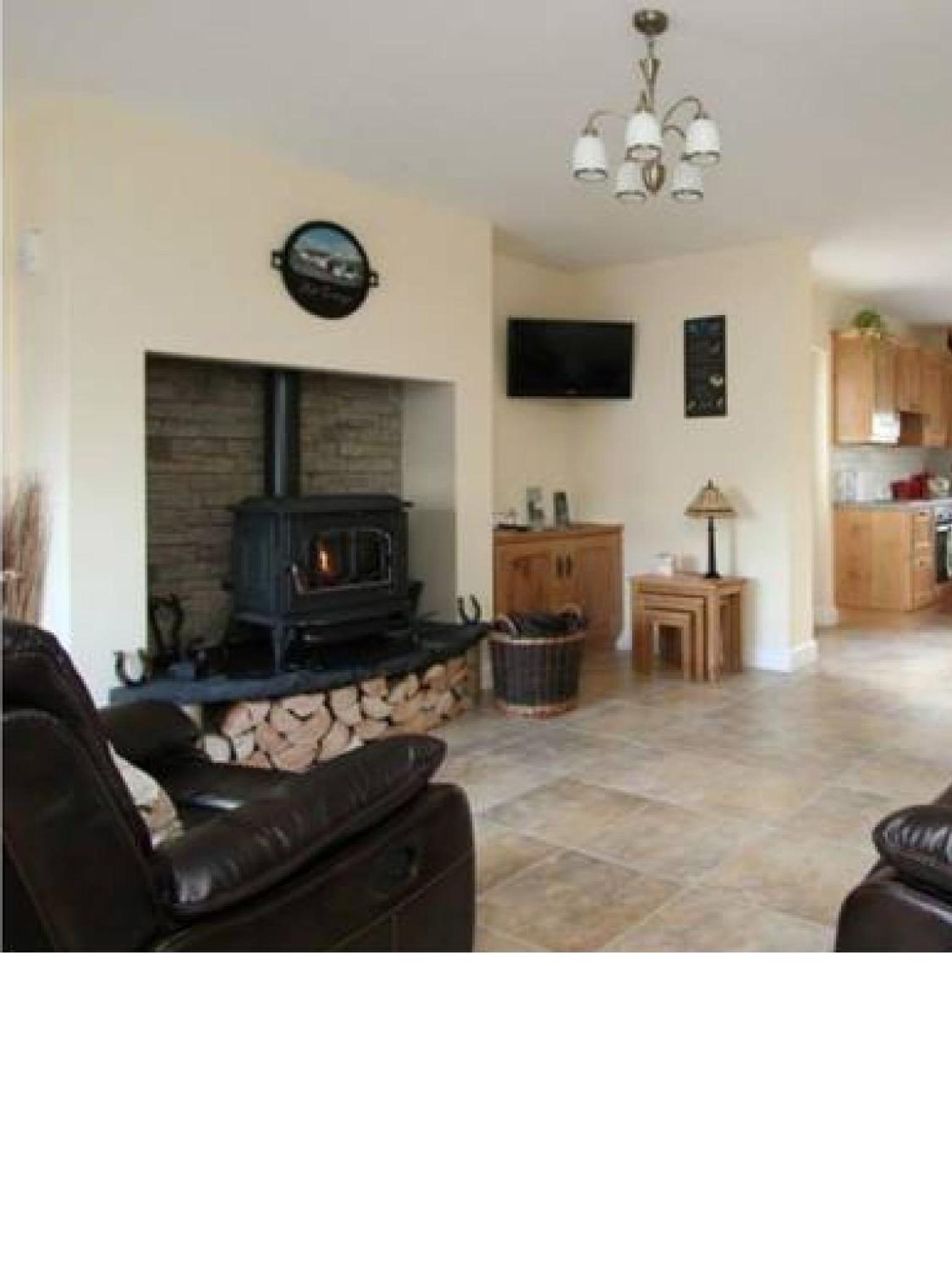 Two-Bedroom House - Photo 11