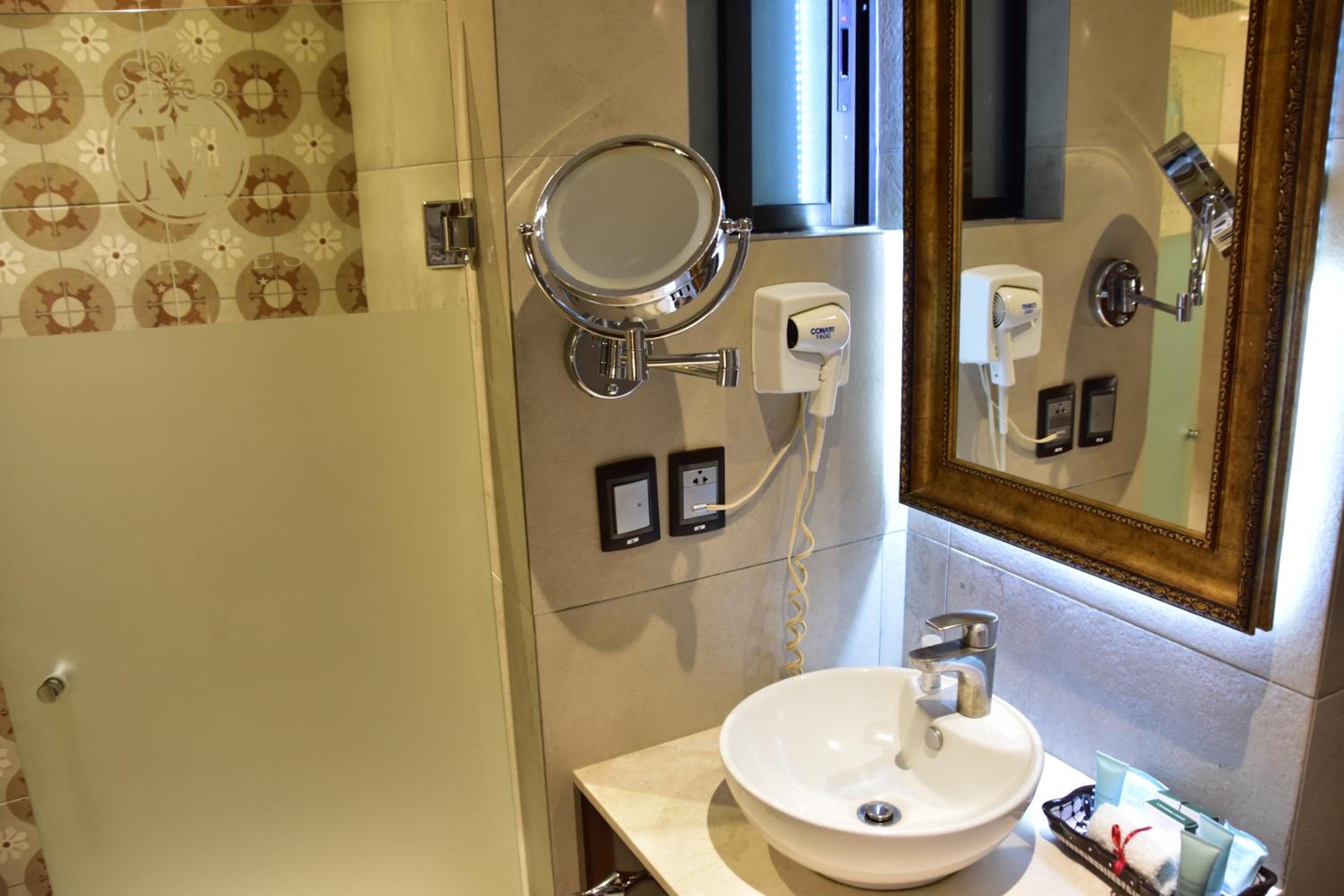 Standard Double Room - Photo 3