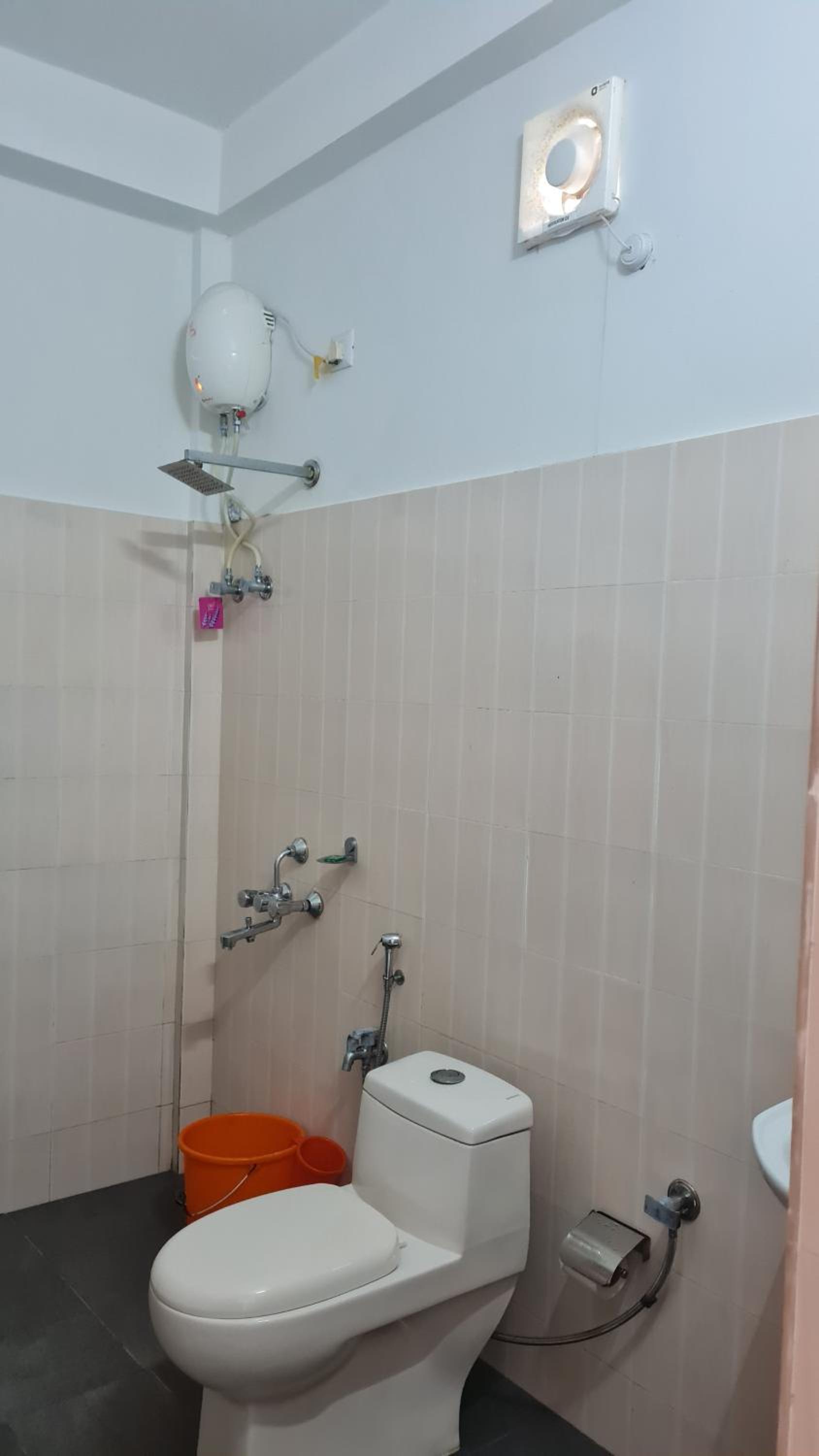 Deluxe Room (2 Adults + 1 Child) - Photo 11