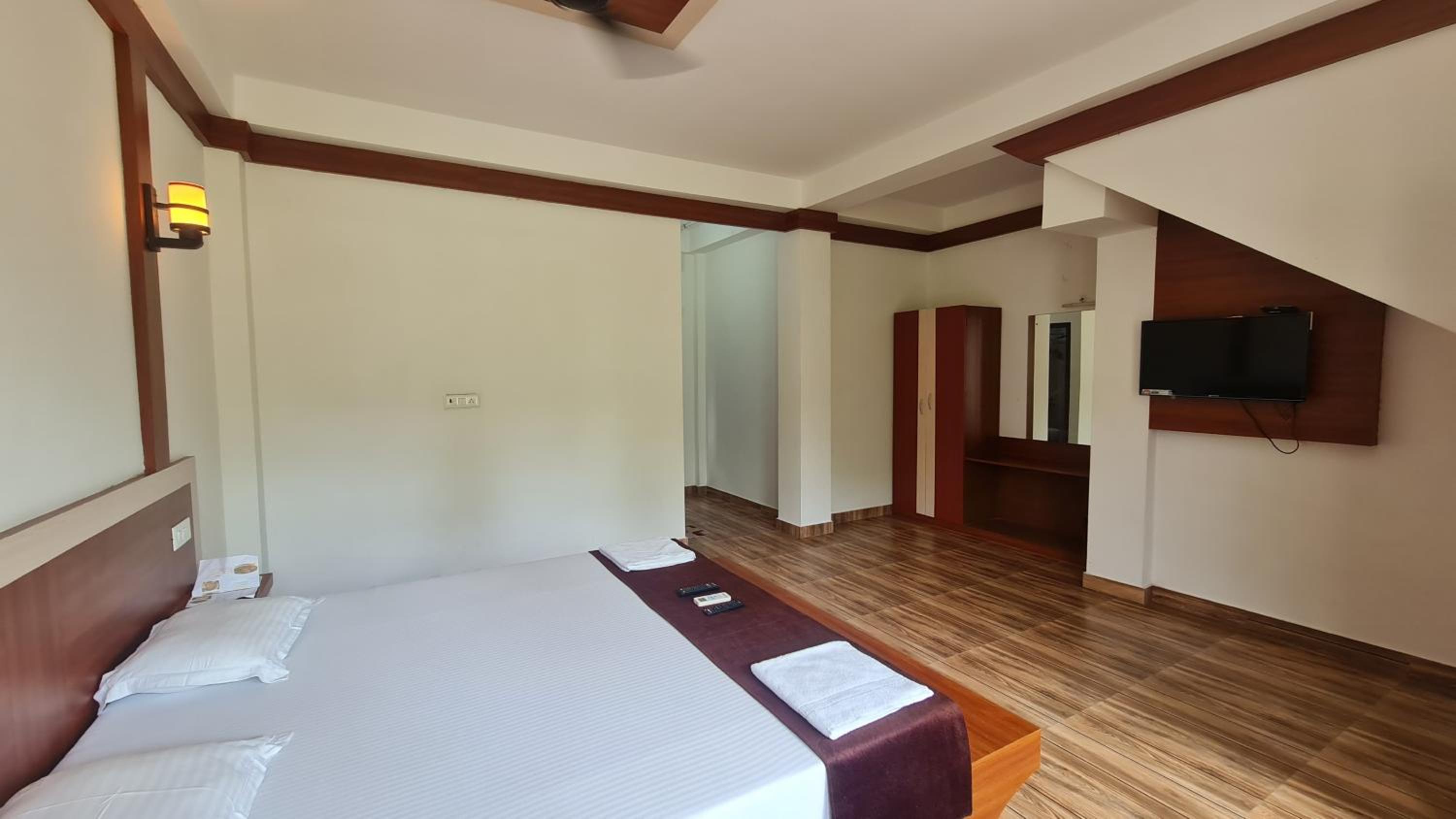 Deluxe Room (2 Adults + 1 Child) - Photo 21