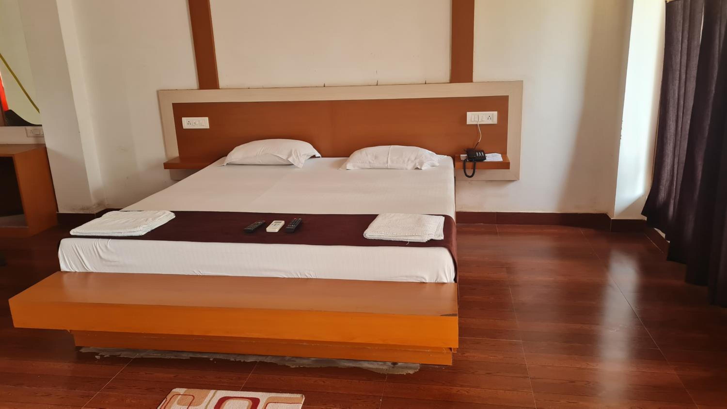 Deluxe Room (2 Adults + 1 Child) - Photo 18