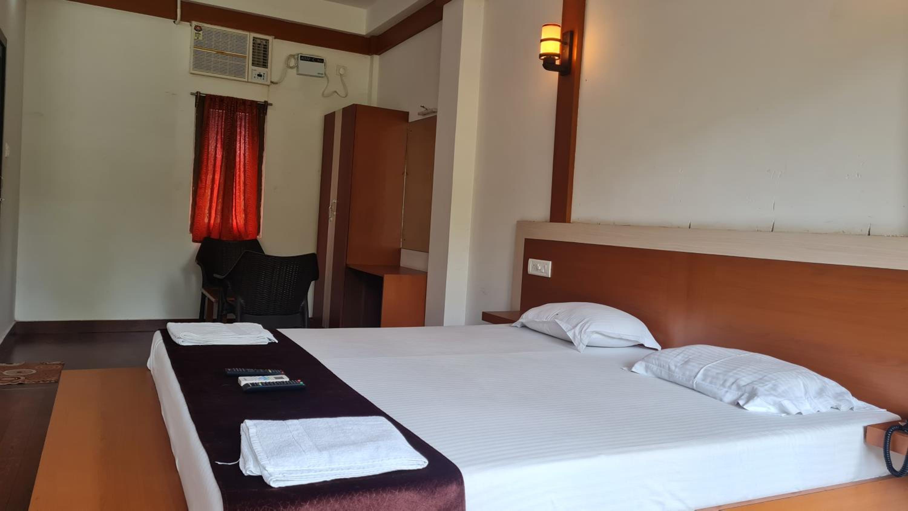 Deluxe Room (2 Adults + 1 Child) - Photo 26