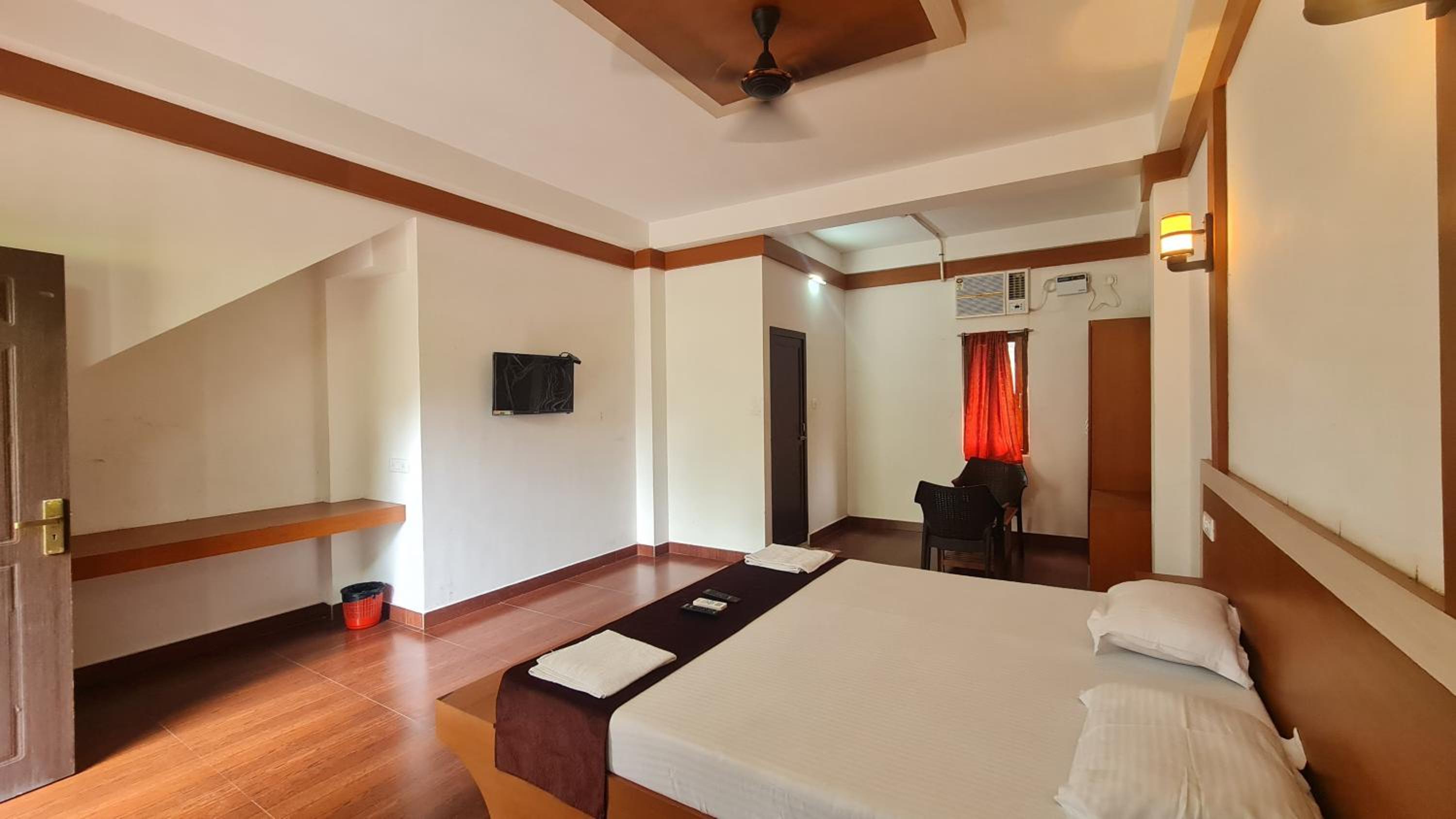 Deluxe Room (2 Adults + 1 Child) - Photo 16