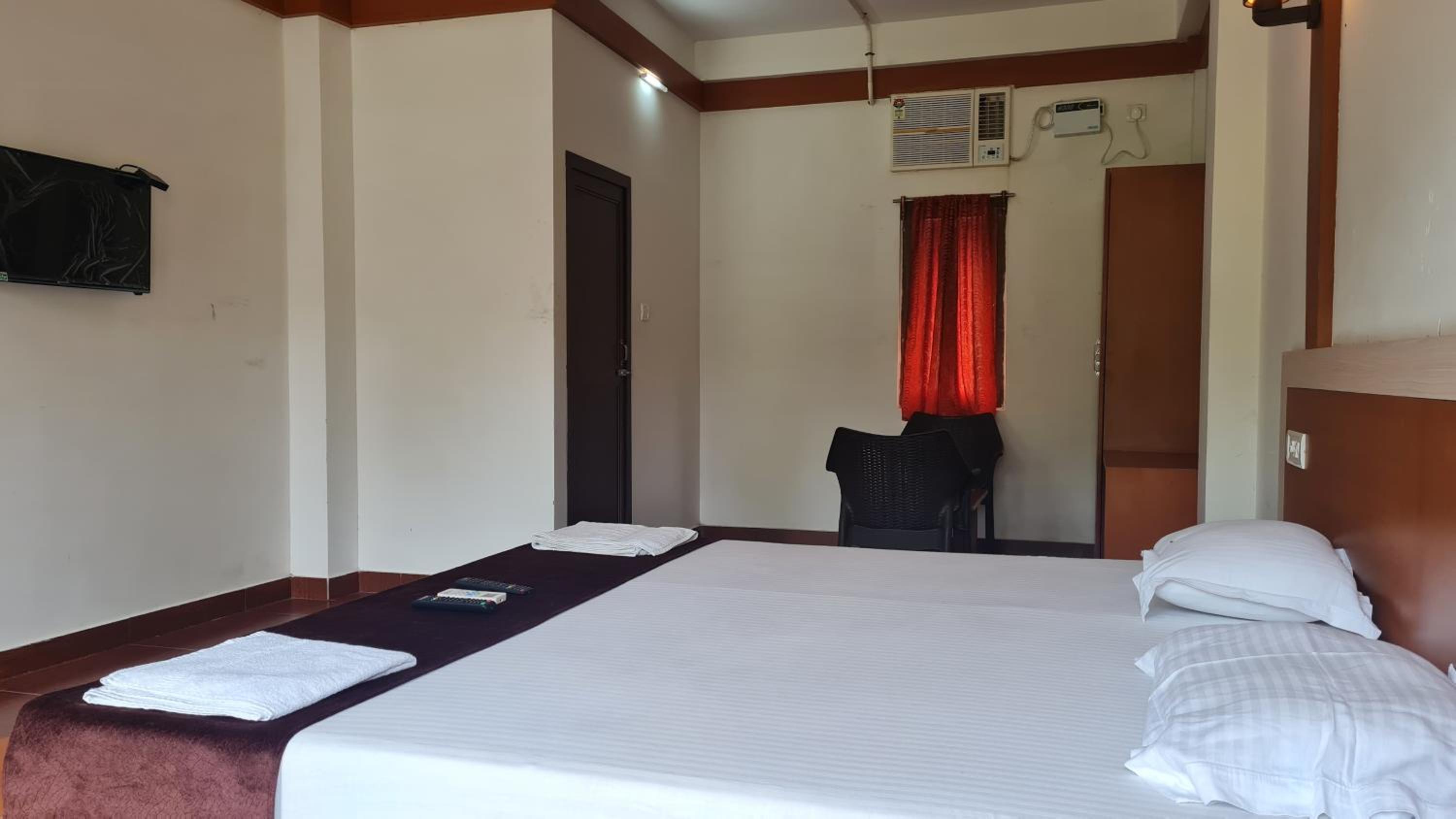 Deluxe Room (2 Adults + 1 Child) - Photo 25