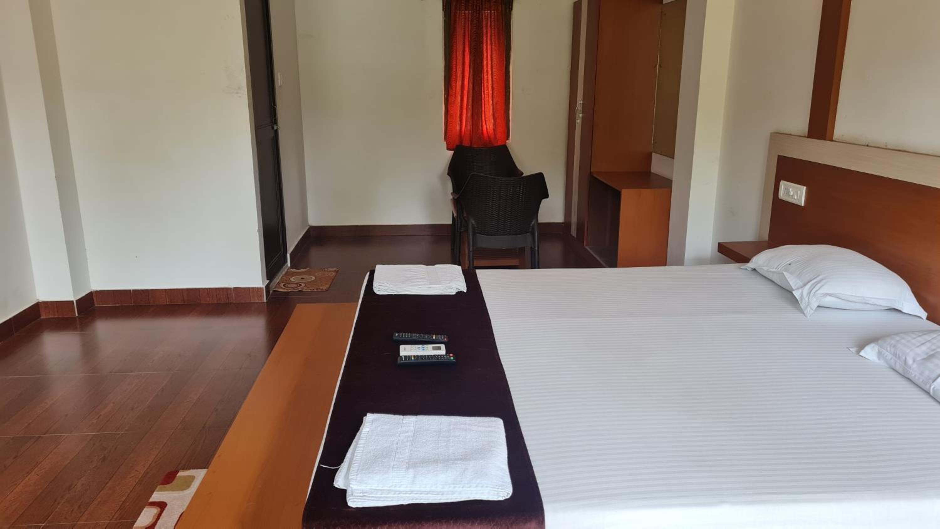 Deluxe Room (2 Adults + 1 Child) - Photo 24