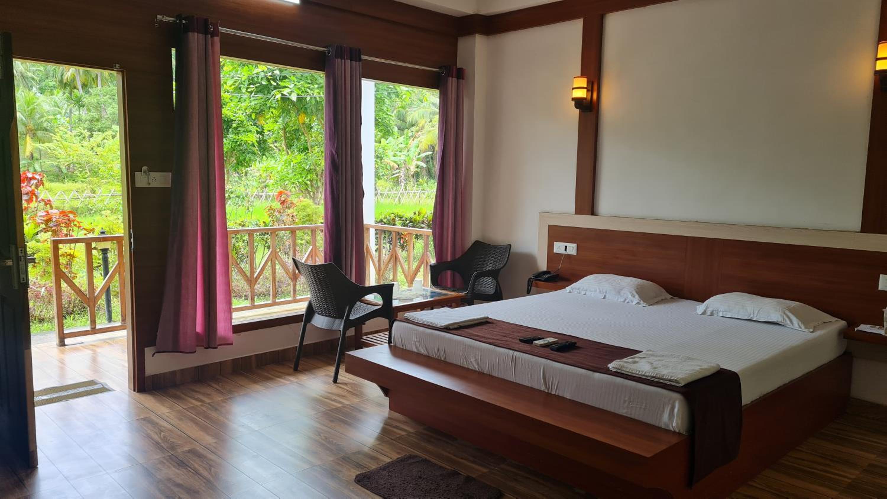 Deluxe Room (2 Adults + 1 Child) - Photo 12