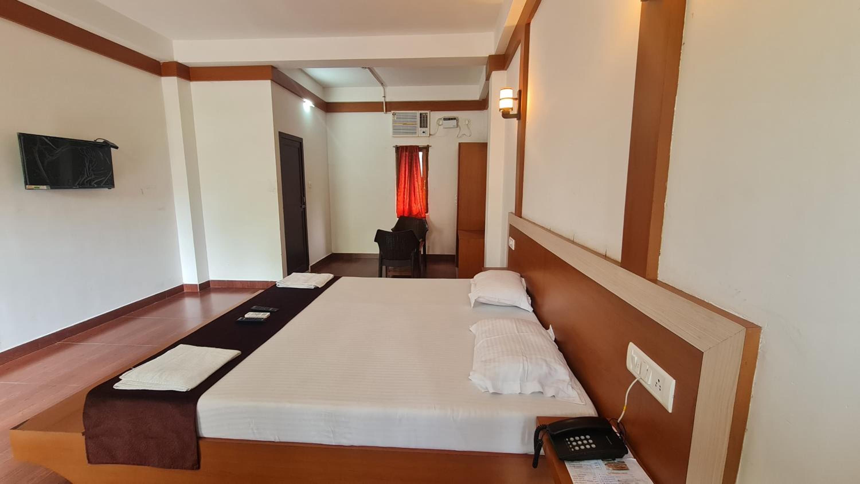 Deluxe Room (2 Adults + 1 Child) - Photo 23