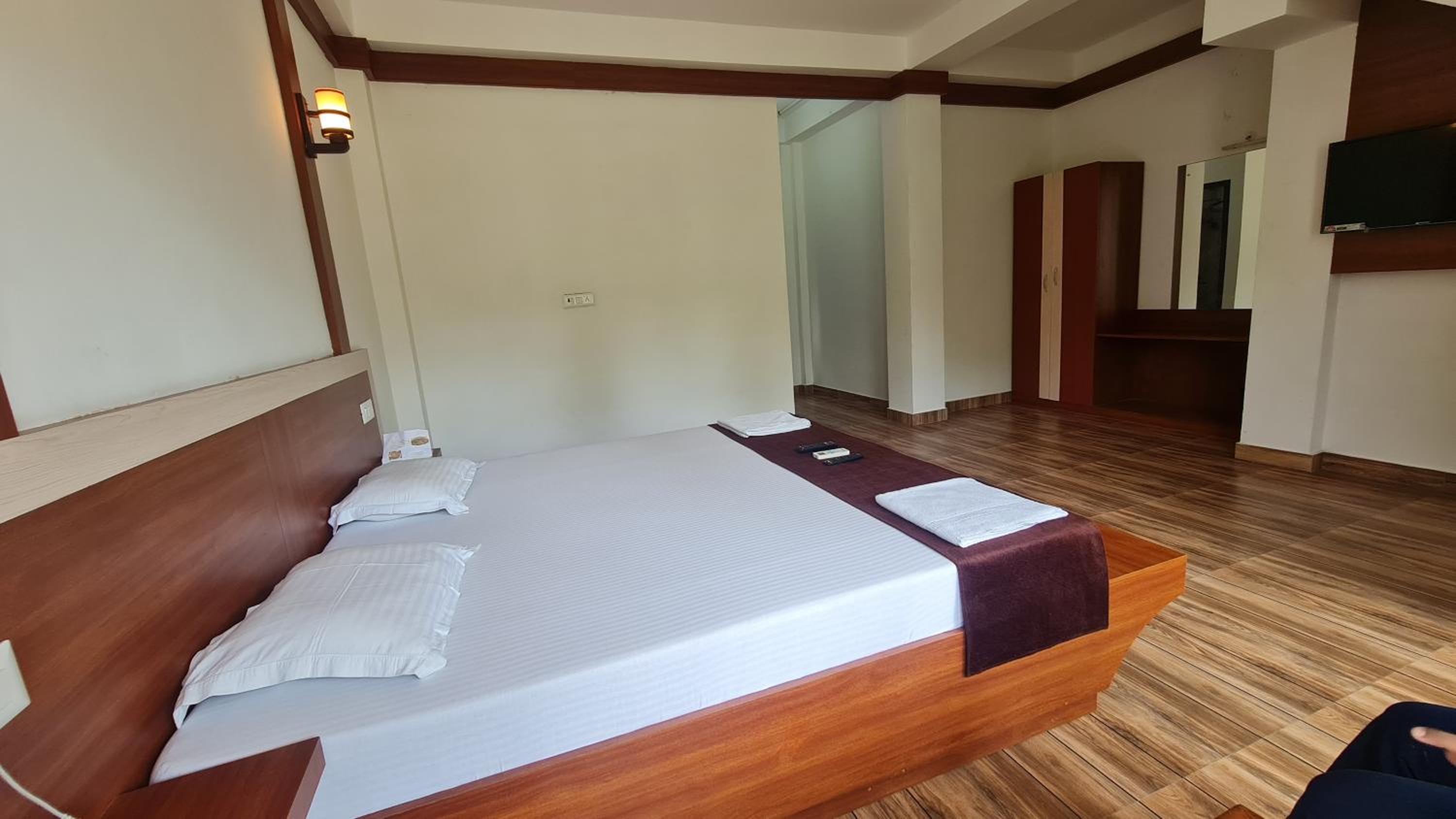 Deluxe Room (2 Adults + 1 Child) - Photo 7