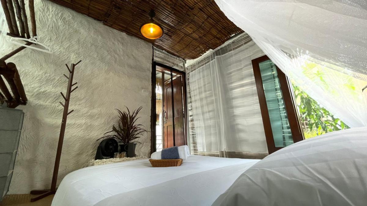 Queen Room with Balcony photo 3