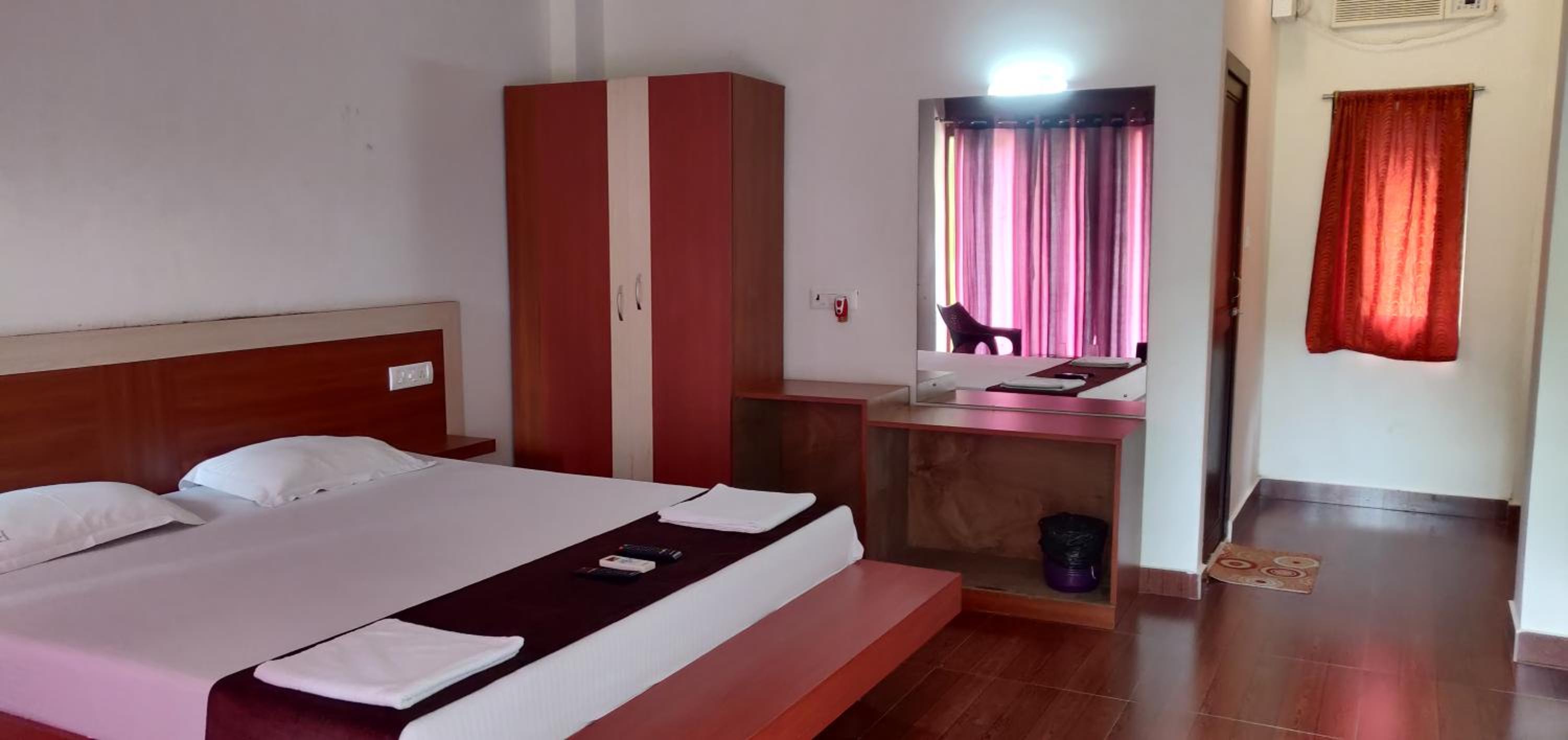 King Room with Garden View - Photo 8