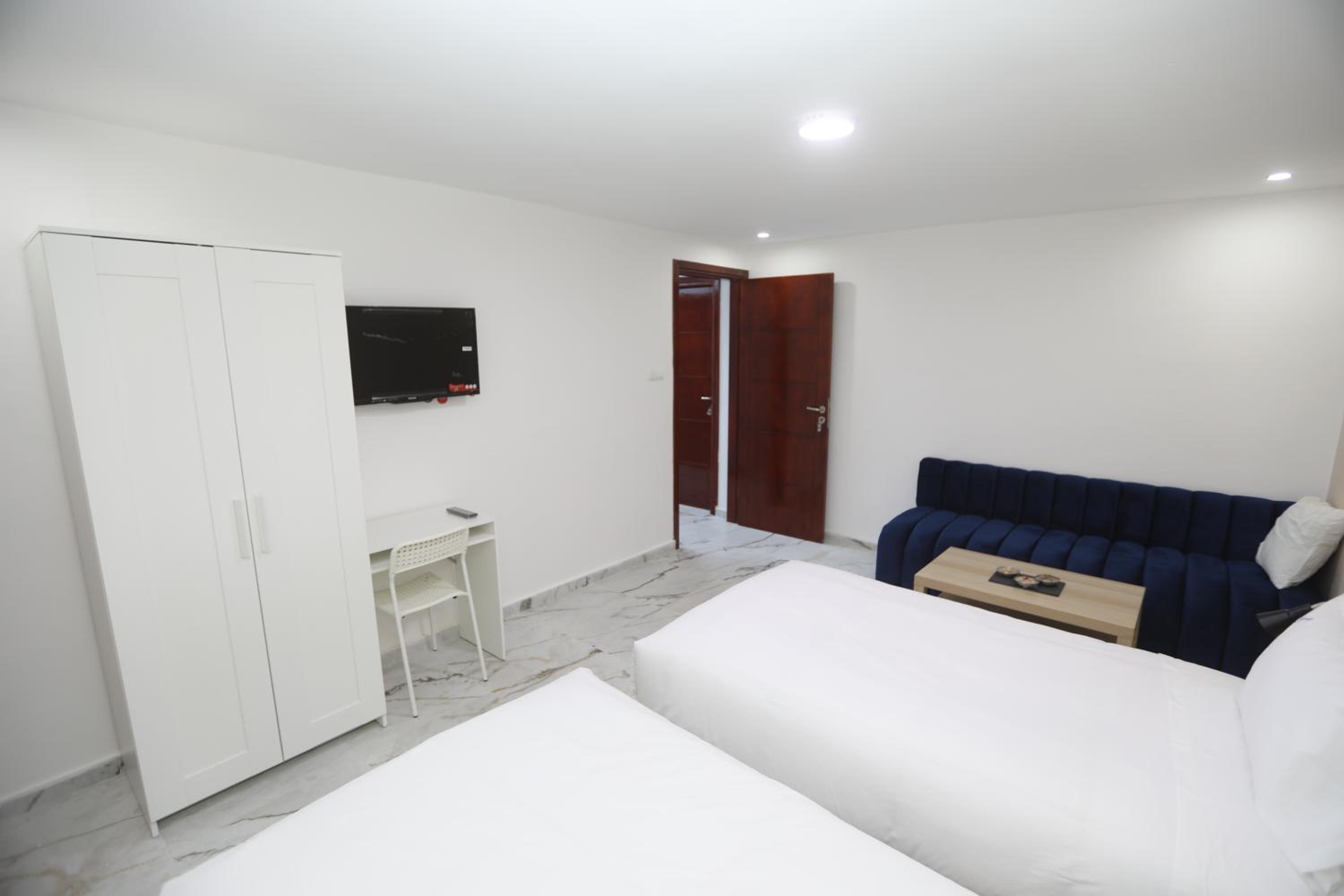 Superior Double Room with Two Double Beds - Photo 7