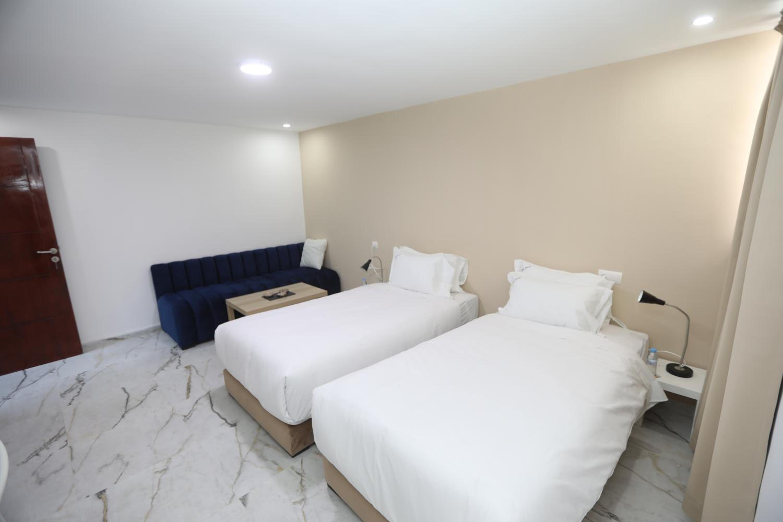 Superior Double Room with Two Double Beds - Photo 5