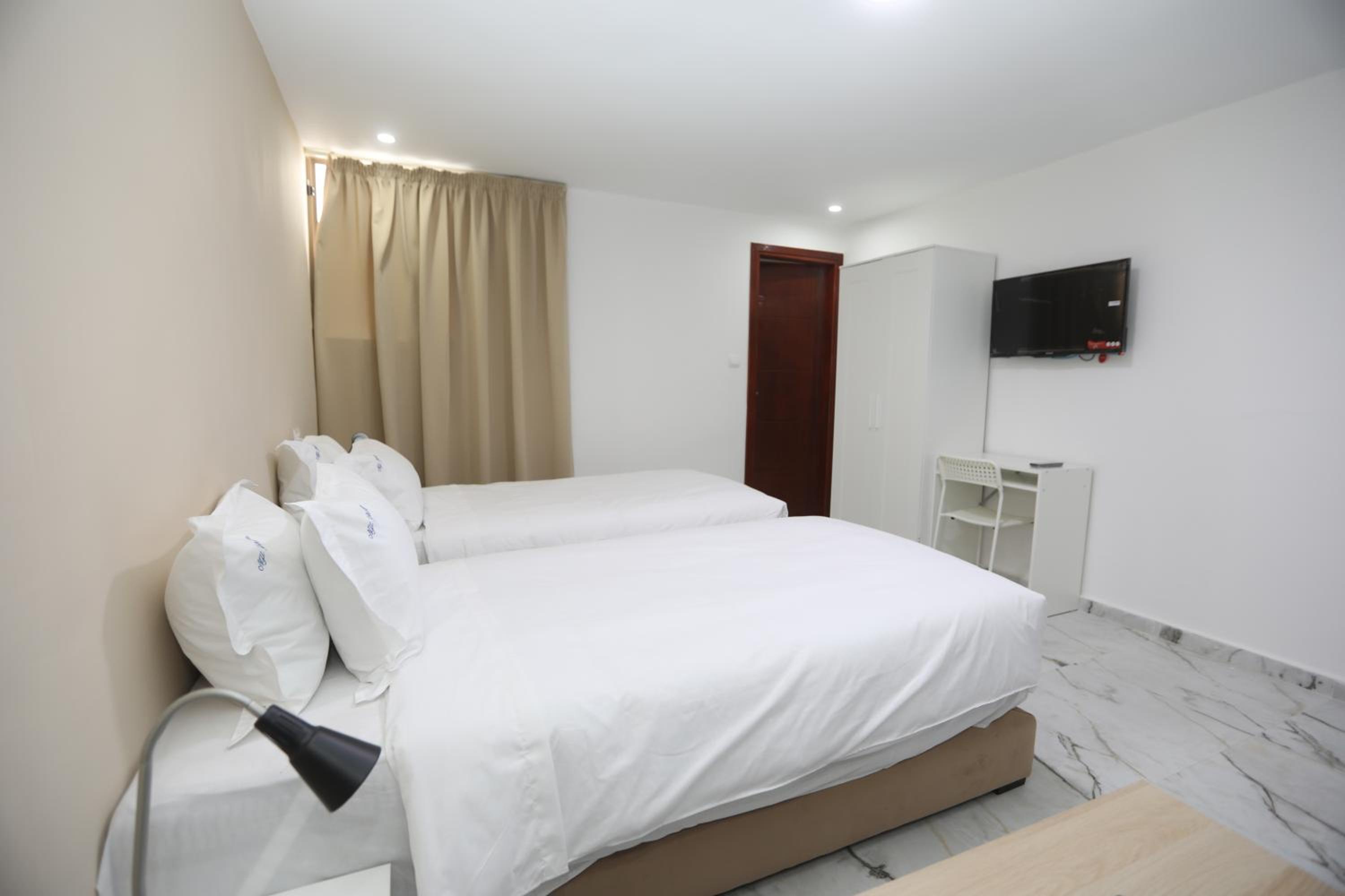 Superior Double Room with Two Double Beds - Photo 4