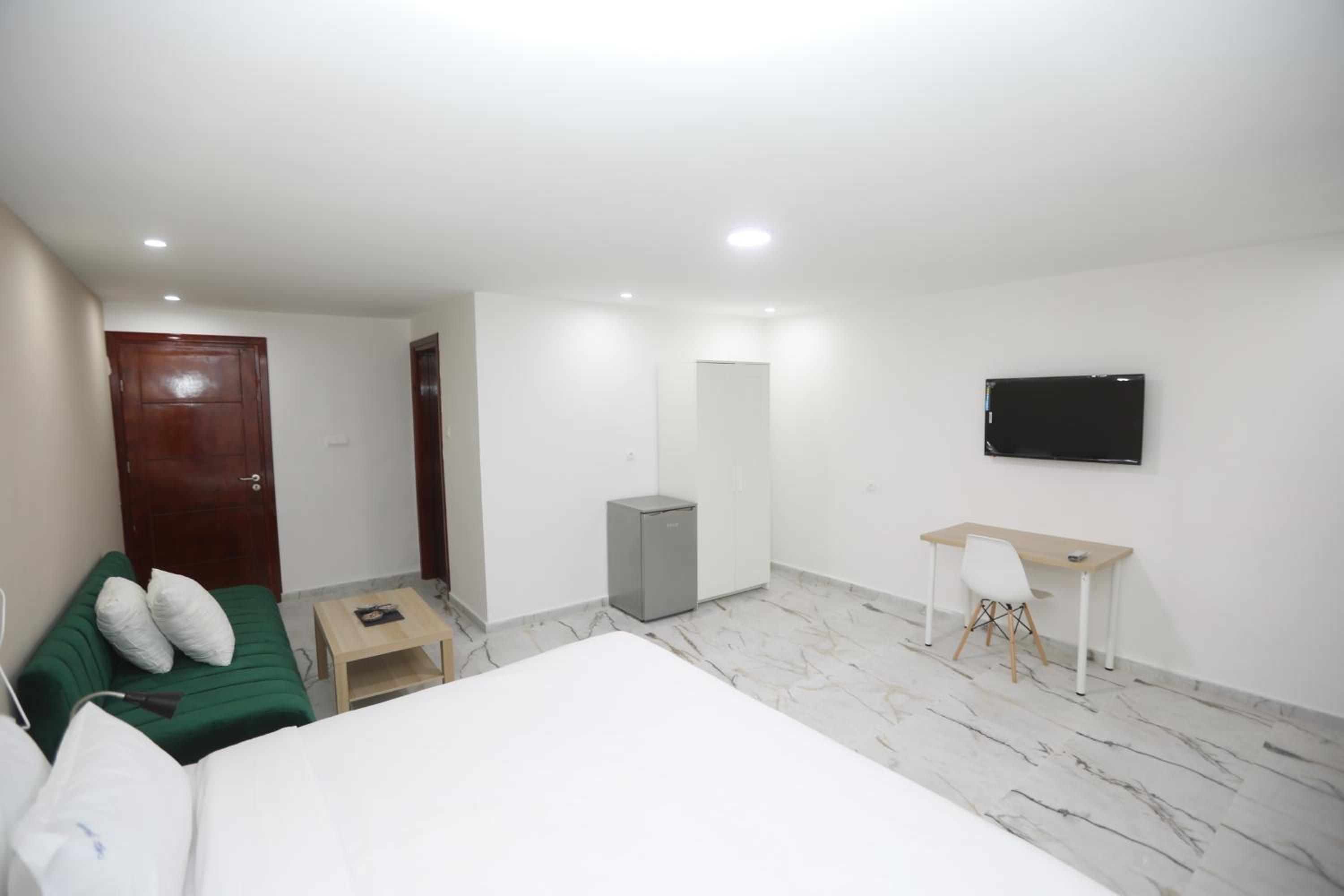 Standard Studio - Photo 2
