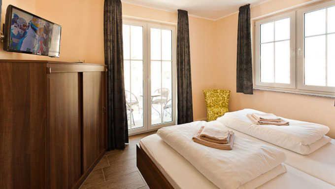 Two-Bedroom Apartment with Balcony photo 3