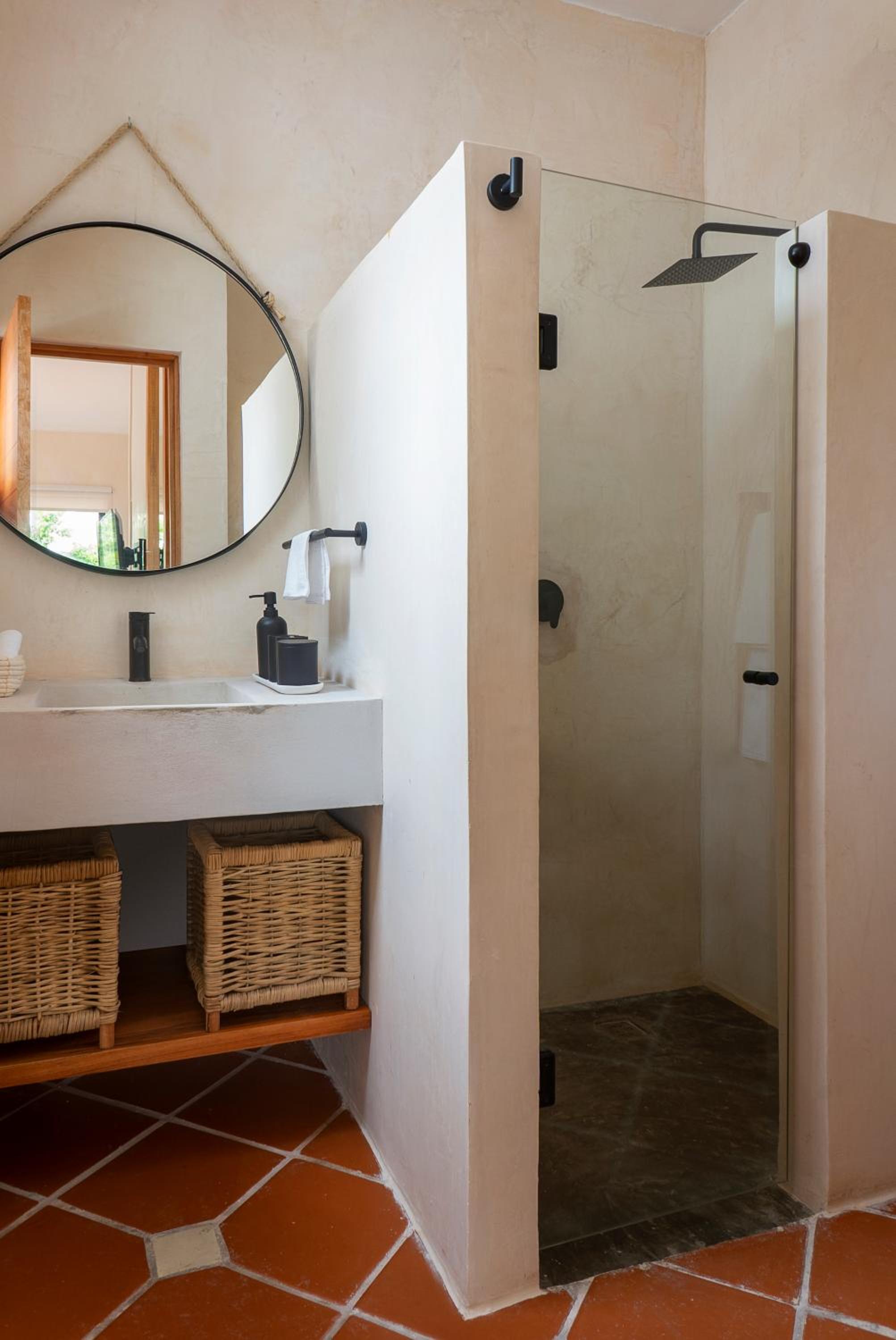 Double Room with Balcony - Photo 8