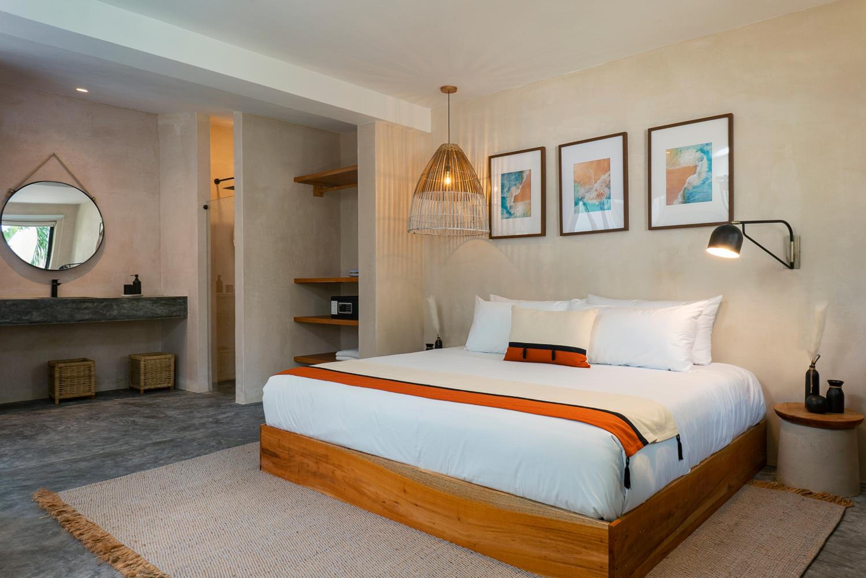 Deluxe King Room - Photo 1