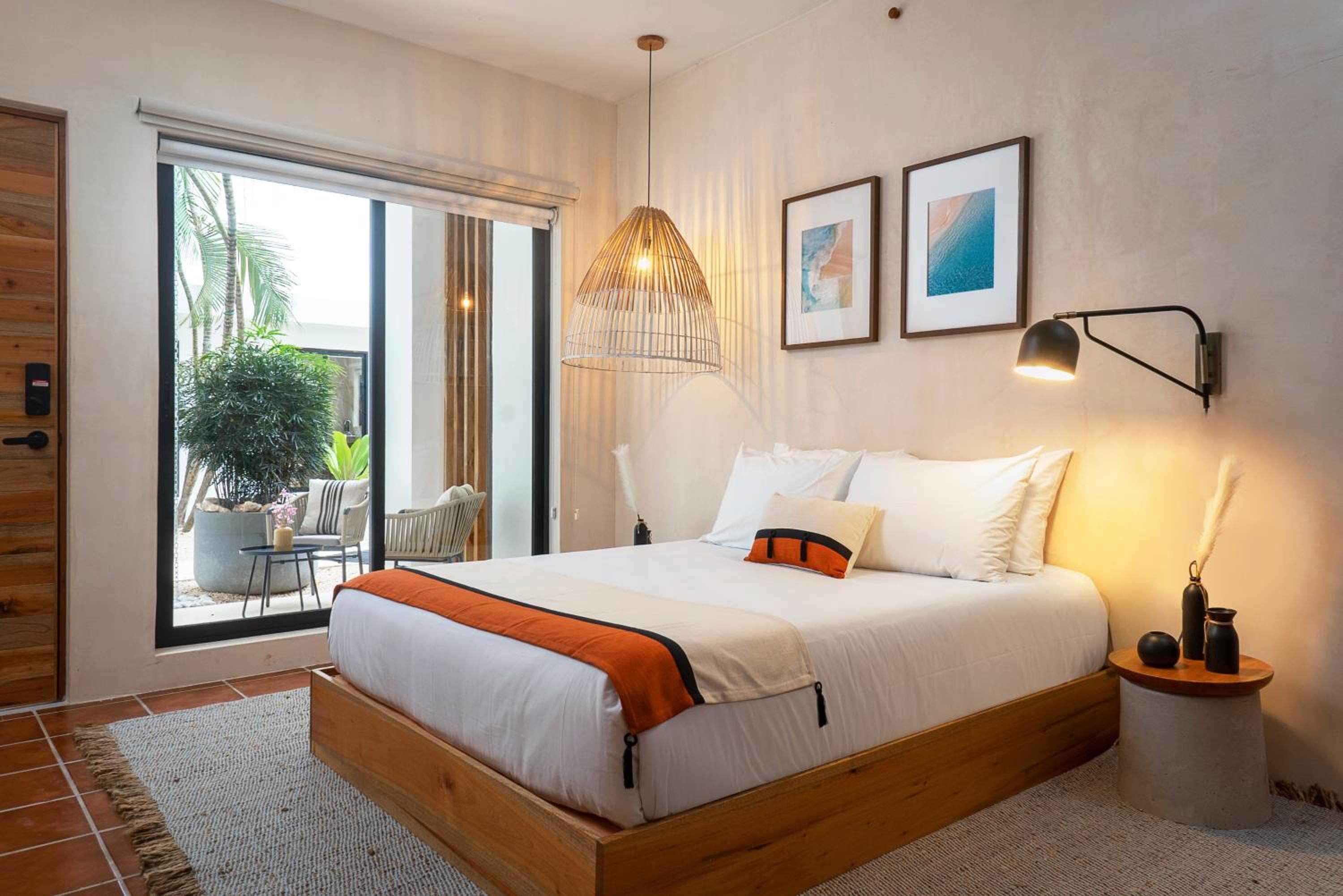 Double Room with Balcony - Photo 9