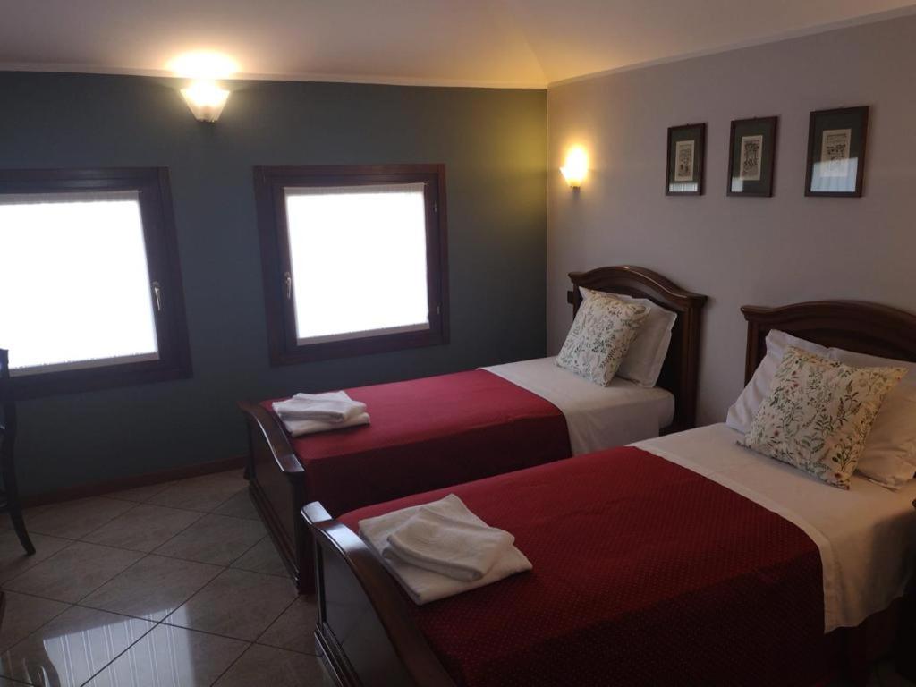 Twin Room with Private Bathroom photo 2