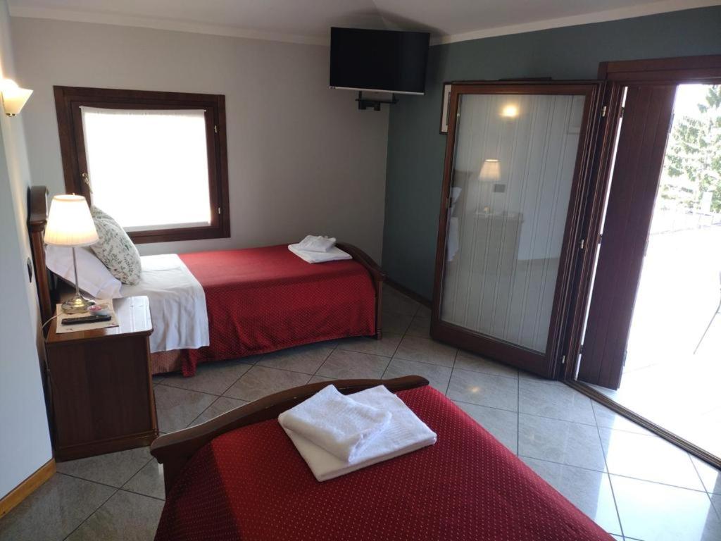 Twin Room with Private Bathroom photo 3