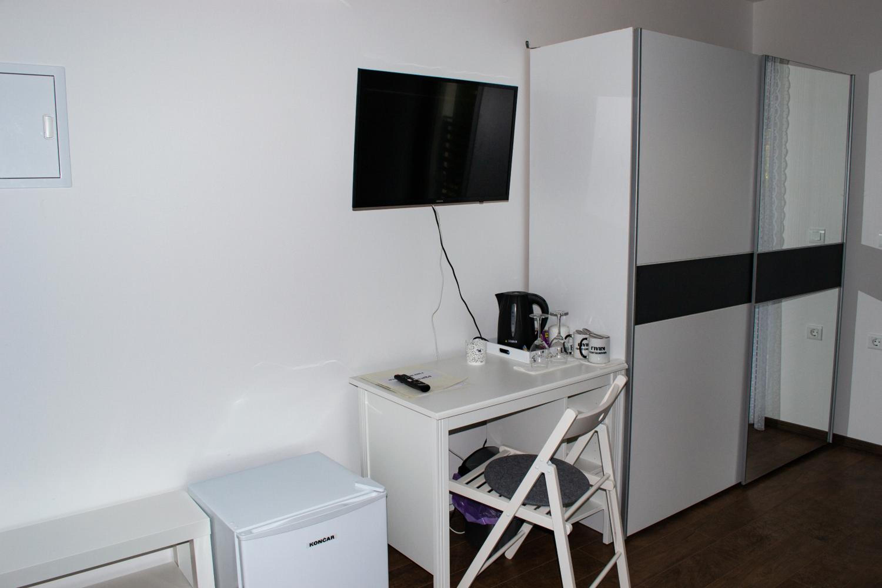 Family Room with Balcony photo 3