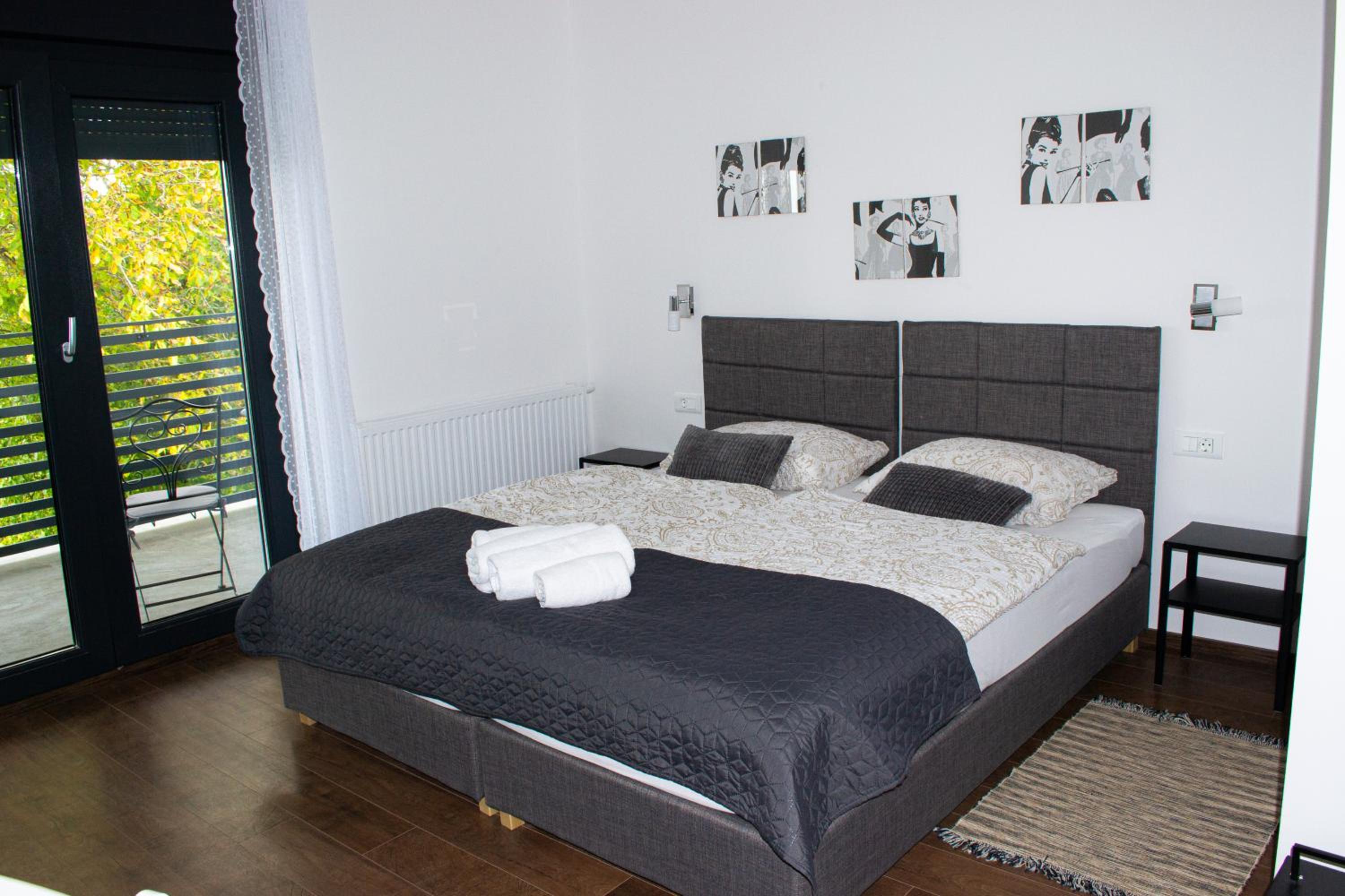 Family Room with Balcony photo 1