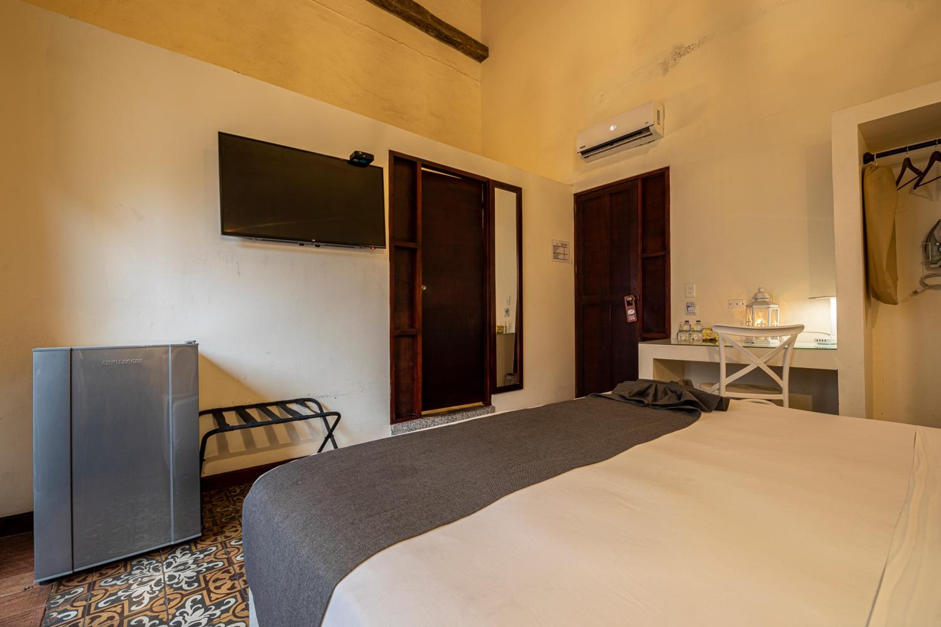 Deluxe Double Room with Balcony photo 2